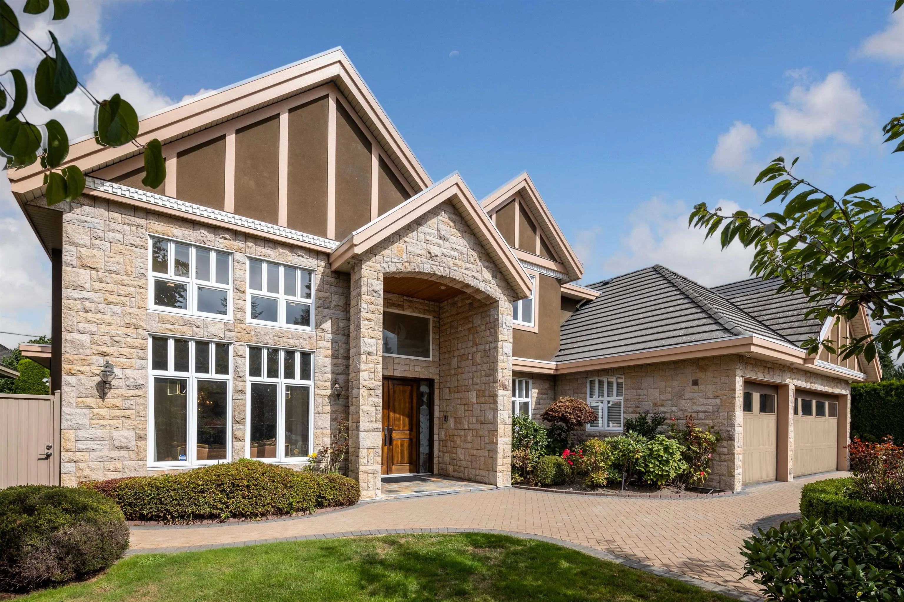 7791 Sunnymede Crescent
