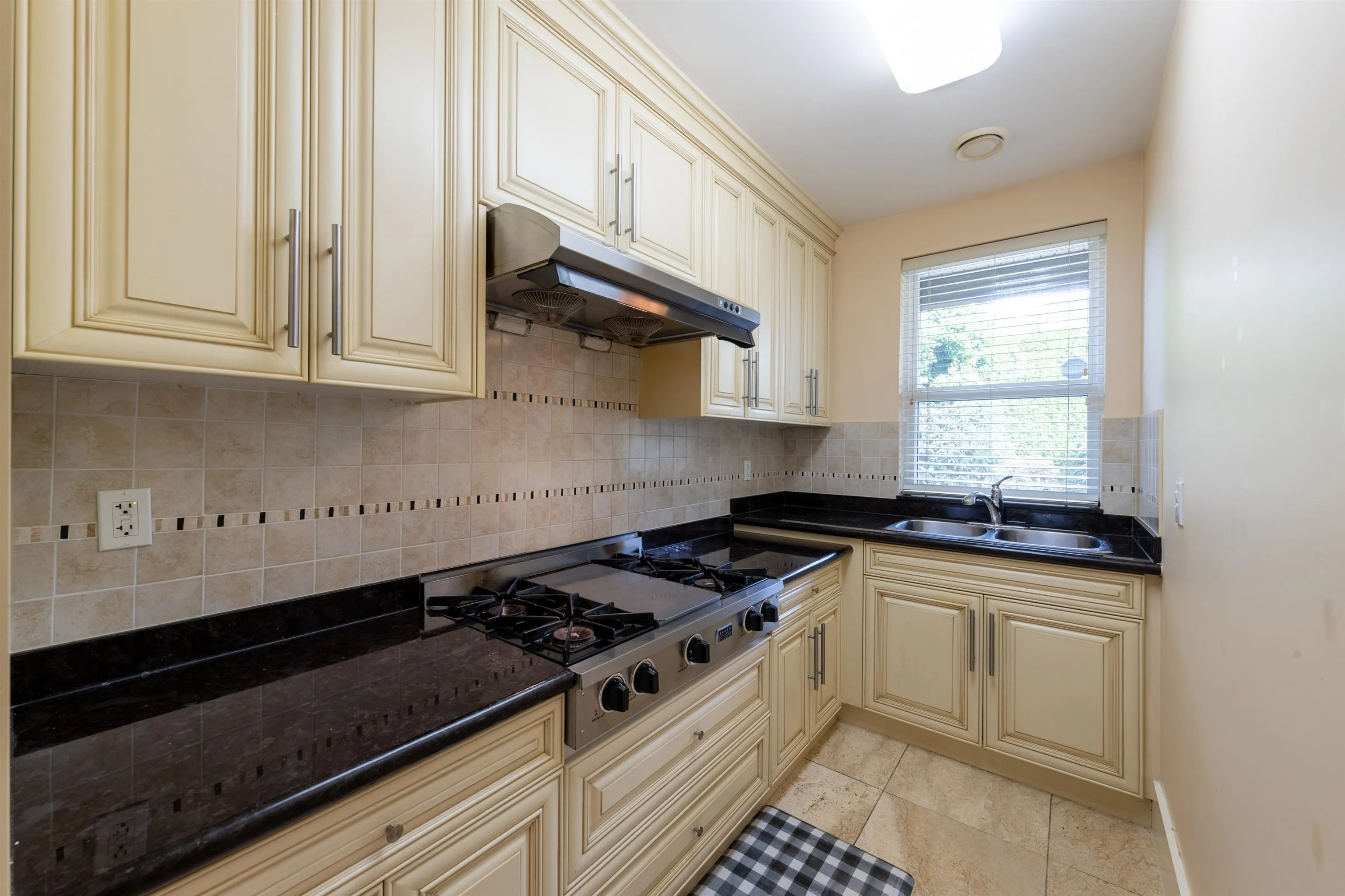 7791 Sunnymede Crescent