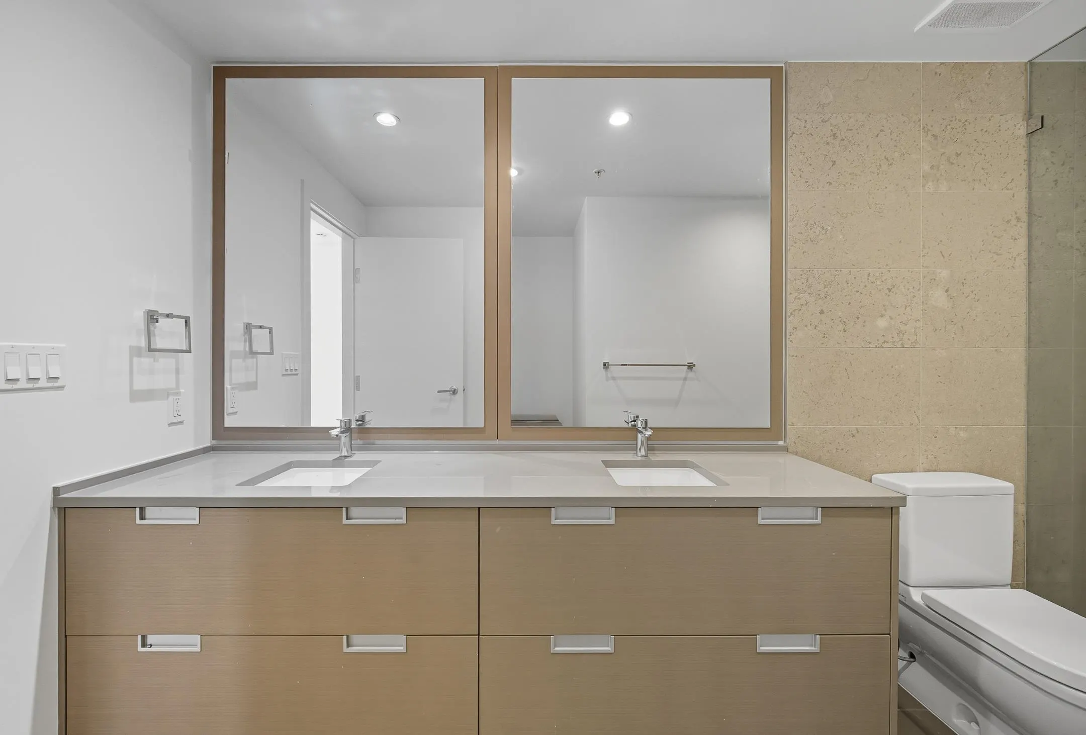 2603 4688 Kingsway