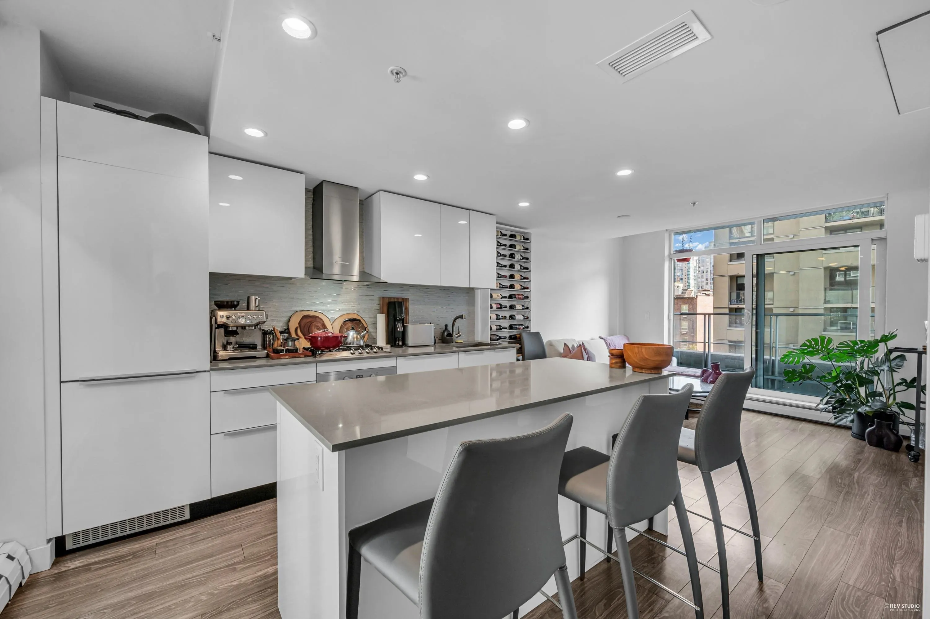 513 1283 Howe Street