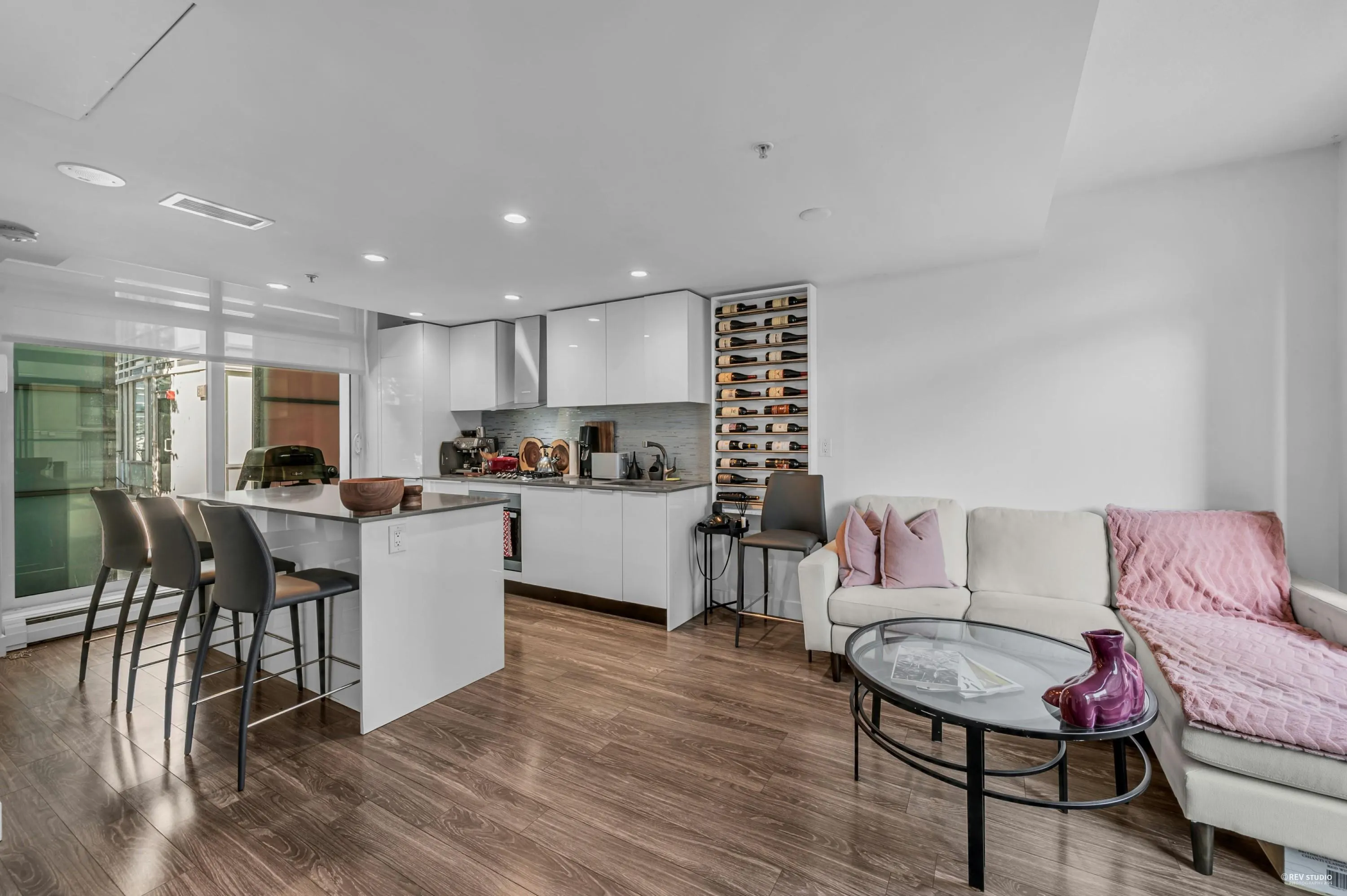 513 1283 Howe Street