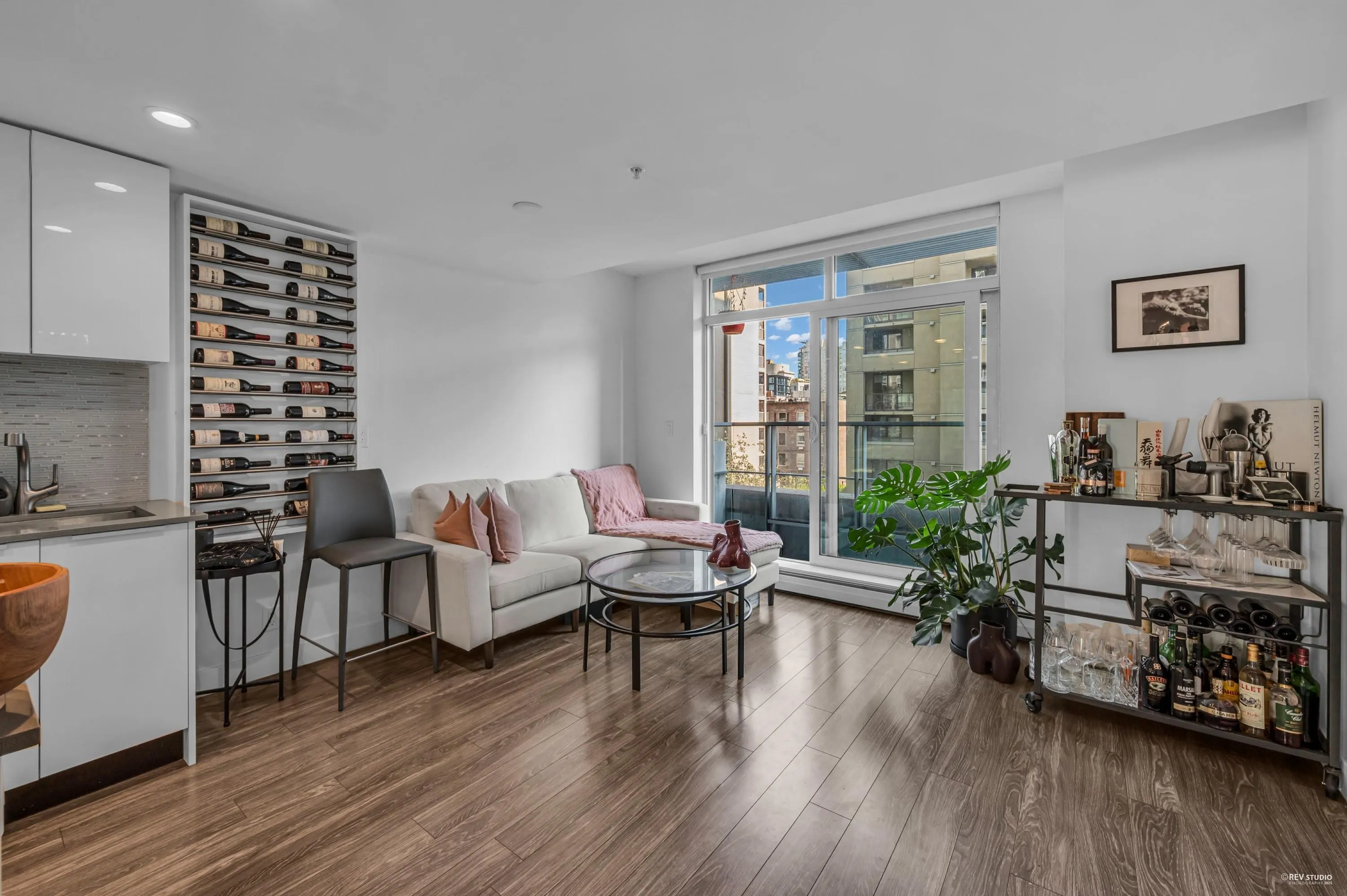 513 1283 Howe Street