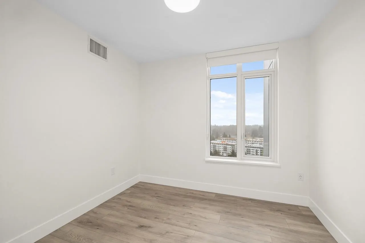 1901 10428 Whalley Boulevard