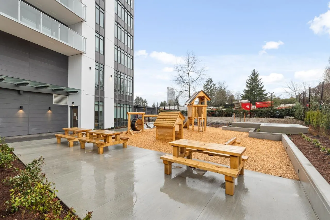 1901 10428 Whalley Boulevard