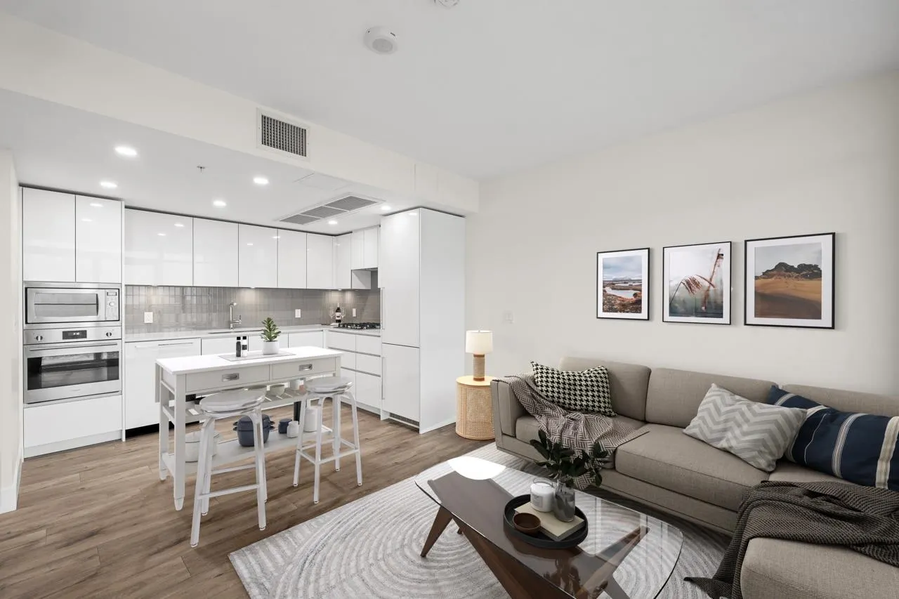 1901 10428 Whalley Boulevard