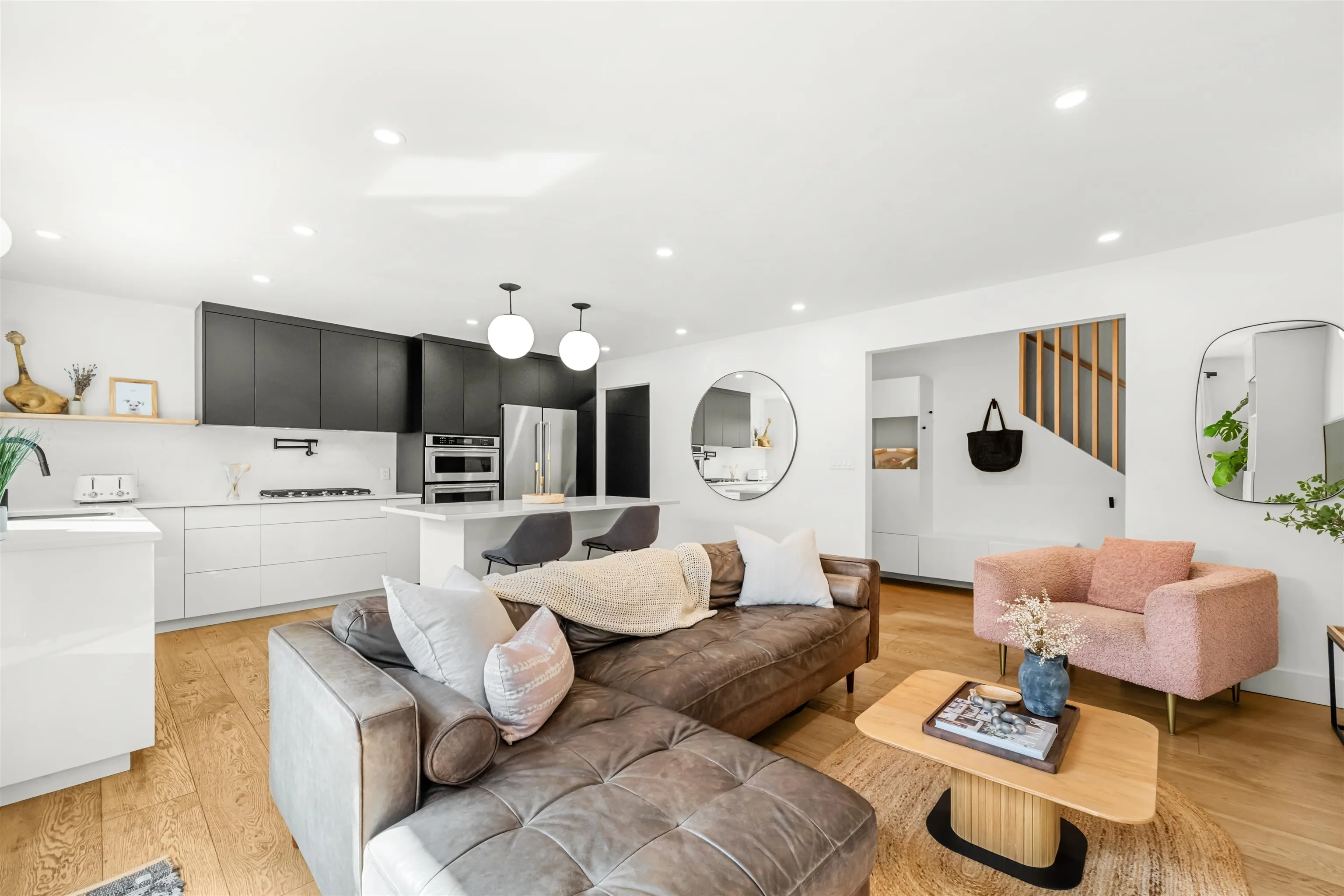 927 Old Lillooet Road