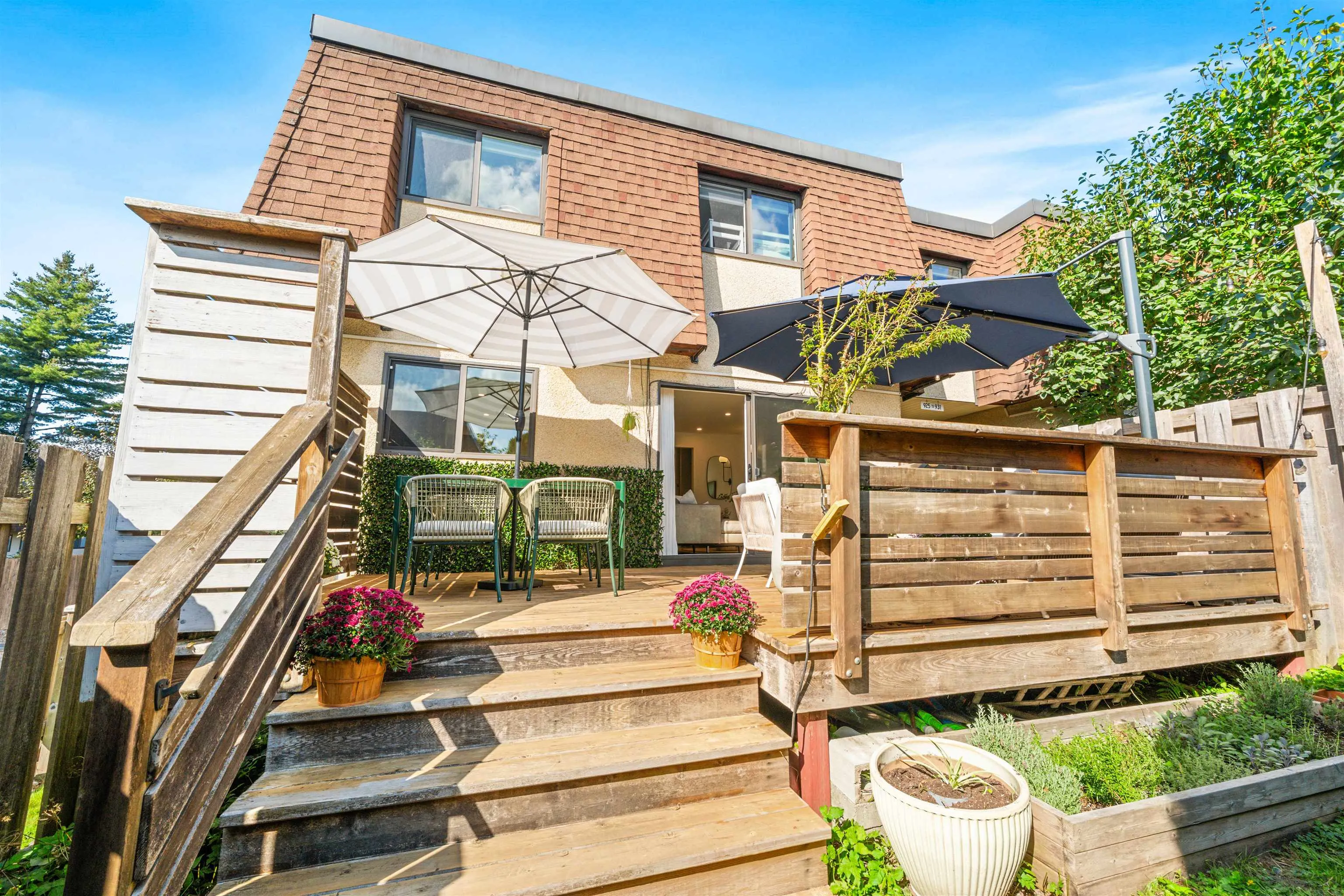 927 Old Lillooet Road