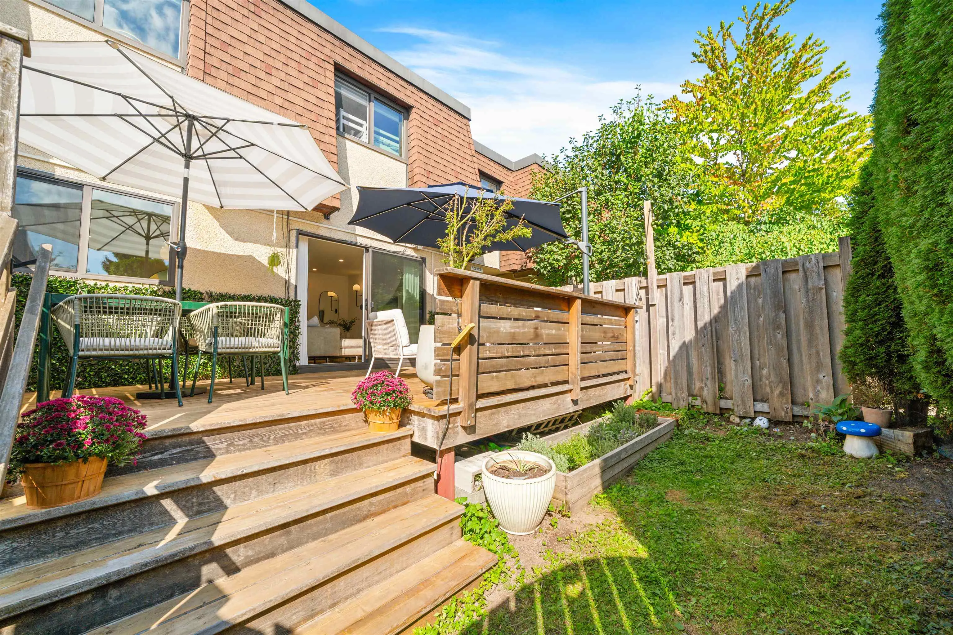 927 Old Lillooet Road