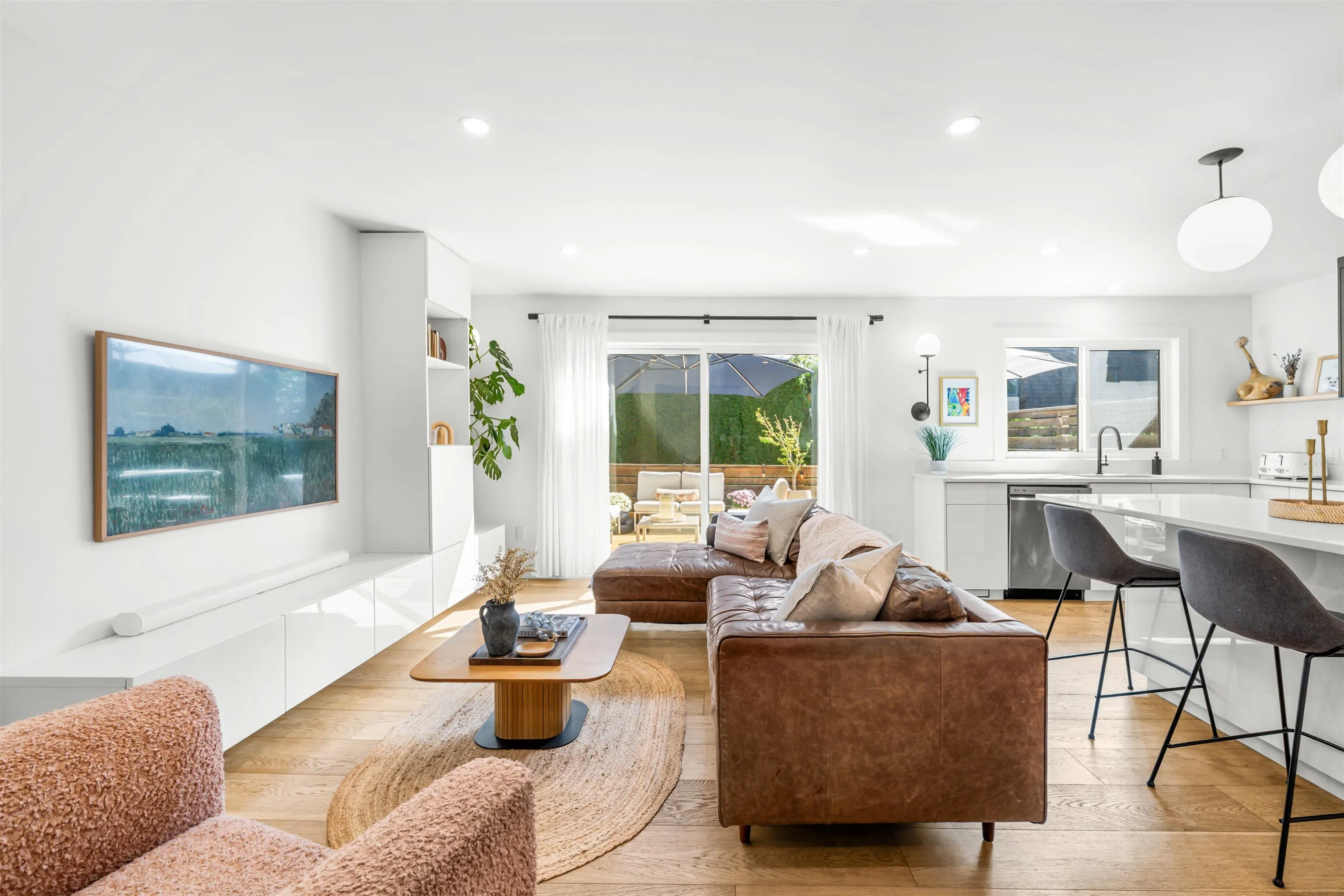 927 Old Lillooet Road