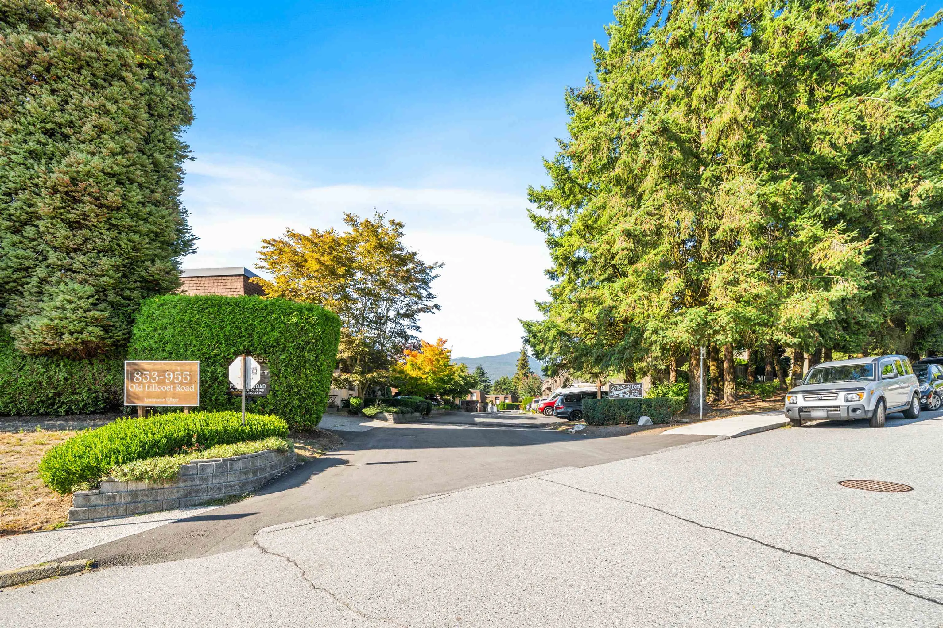 927 Old Lillooet Road