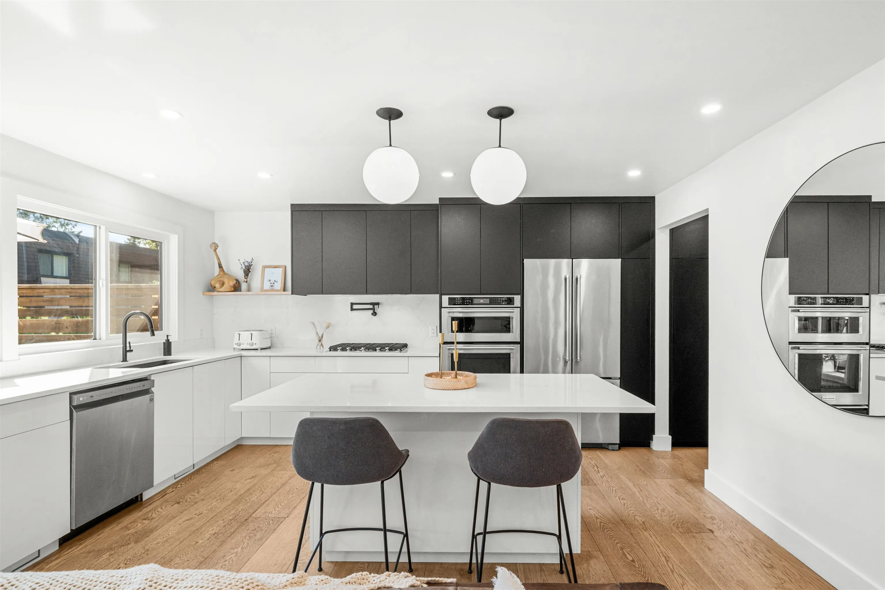 927 Old Lillooet Road