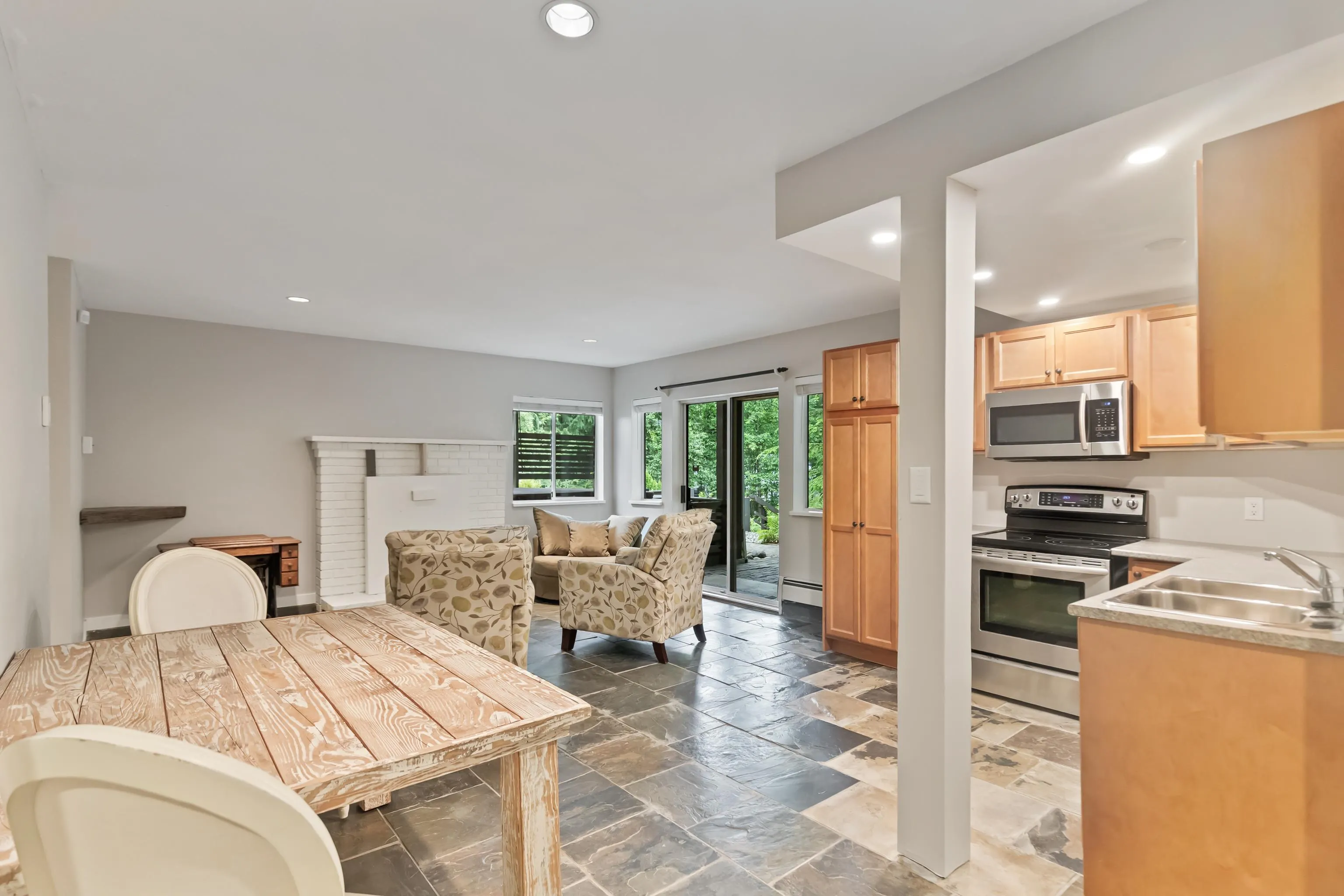 27740 Sayers Crescent