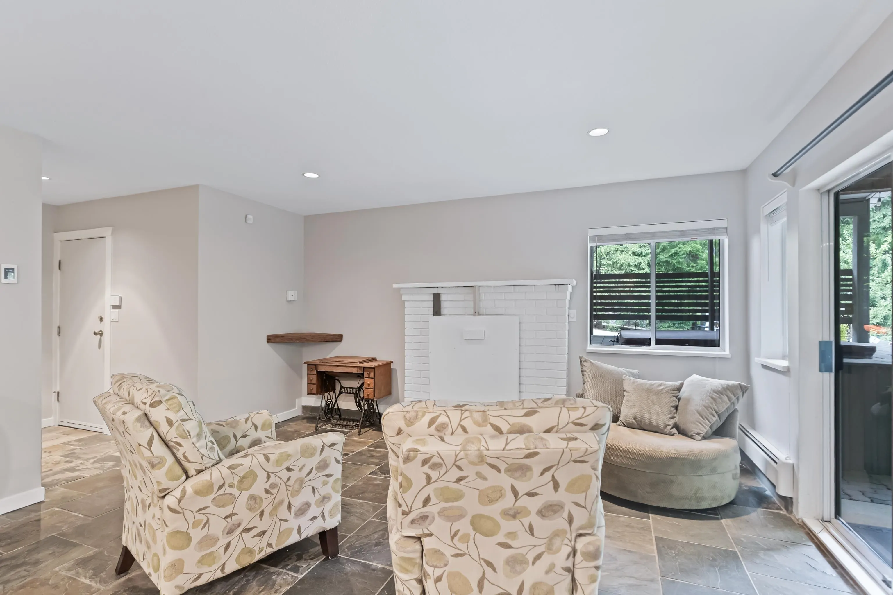 27740 Sayers Crescent
