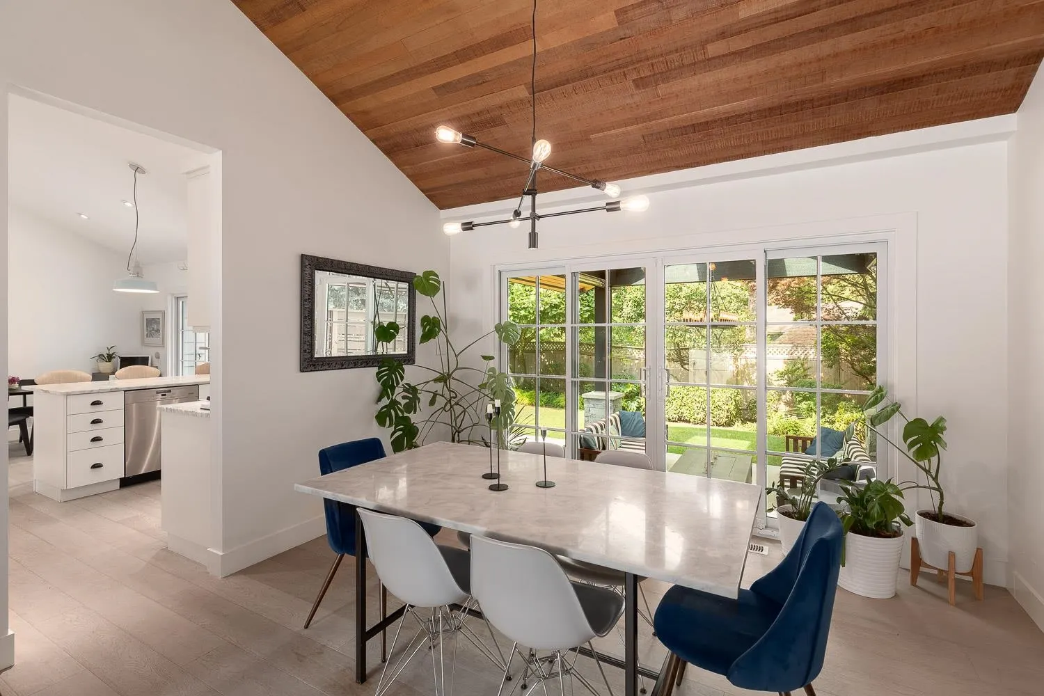 3348 Tennyson Crescent