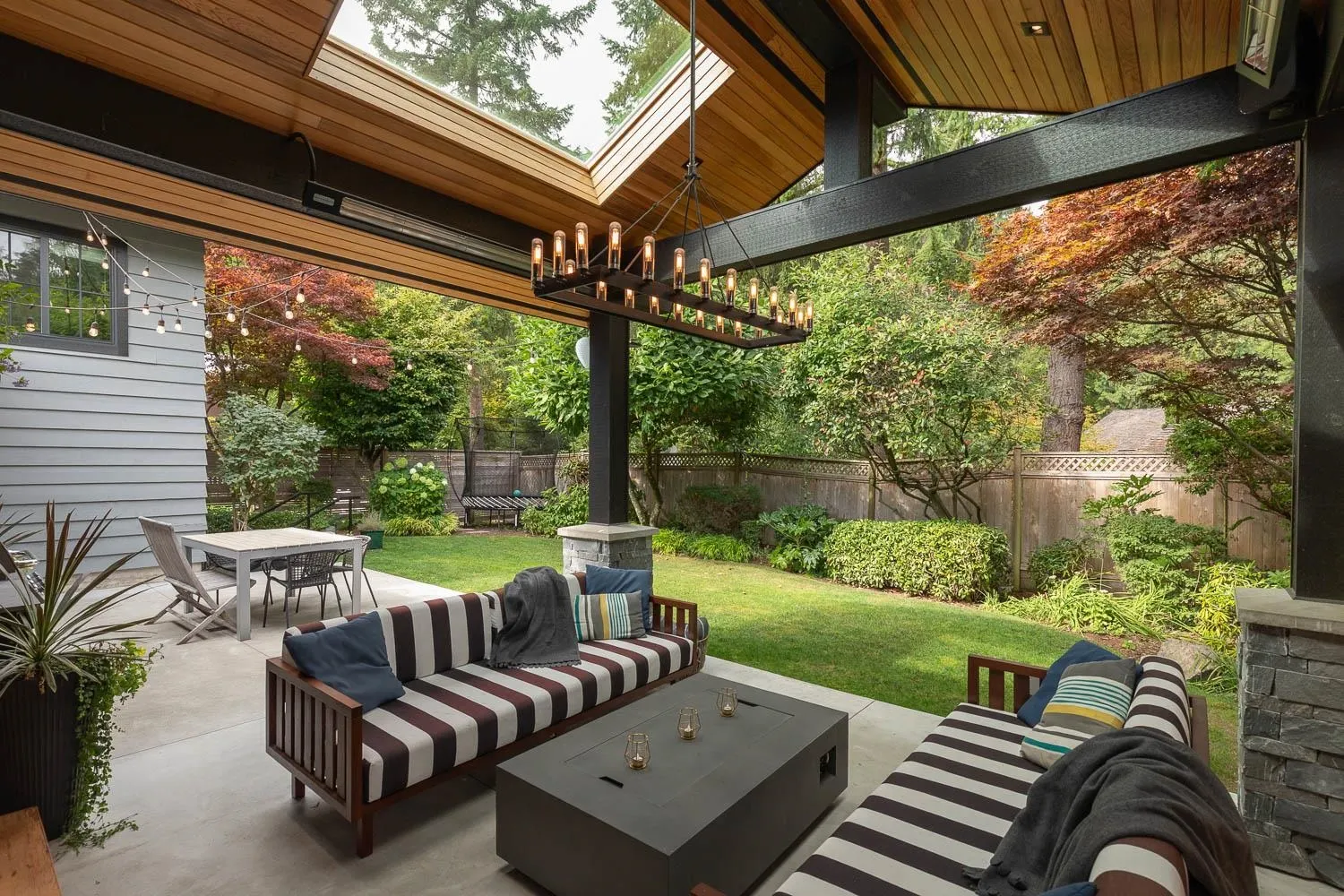3348 Tennyson Crescent