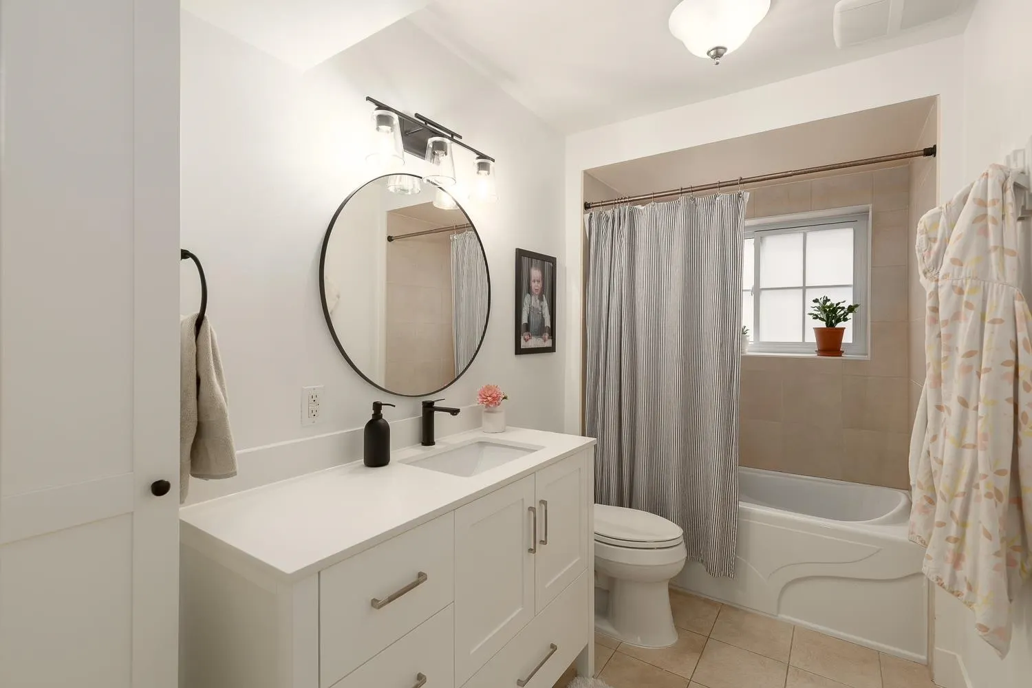 3348 Tennyson Crescent