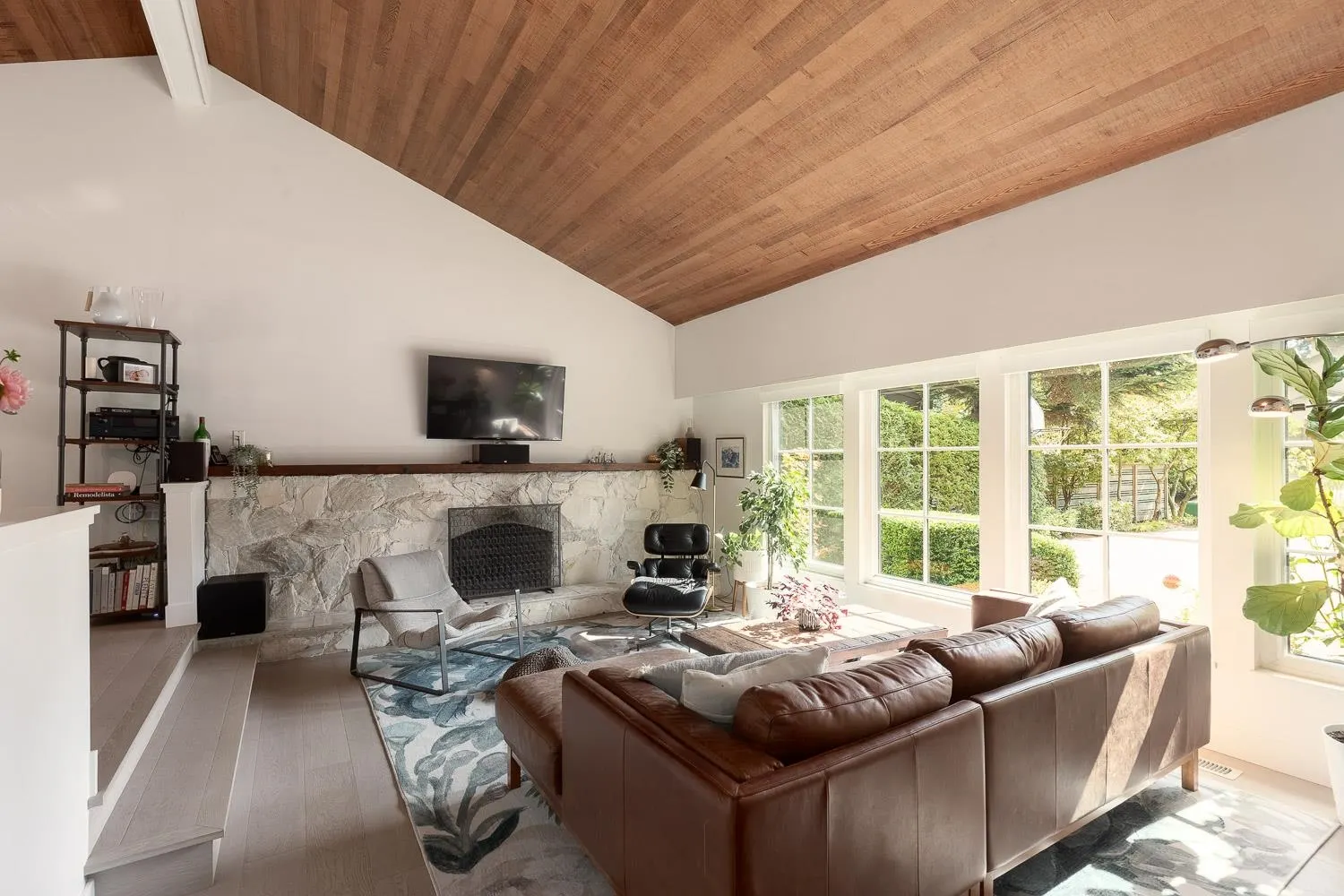 3348 Tennyson Crescent