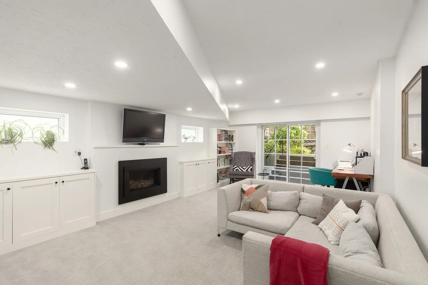 3348 Tennyson Crescent