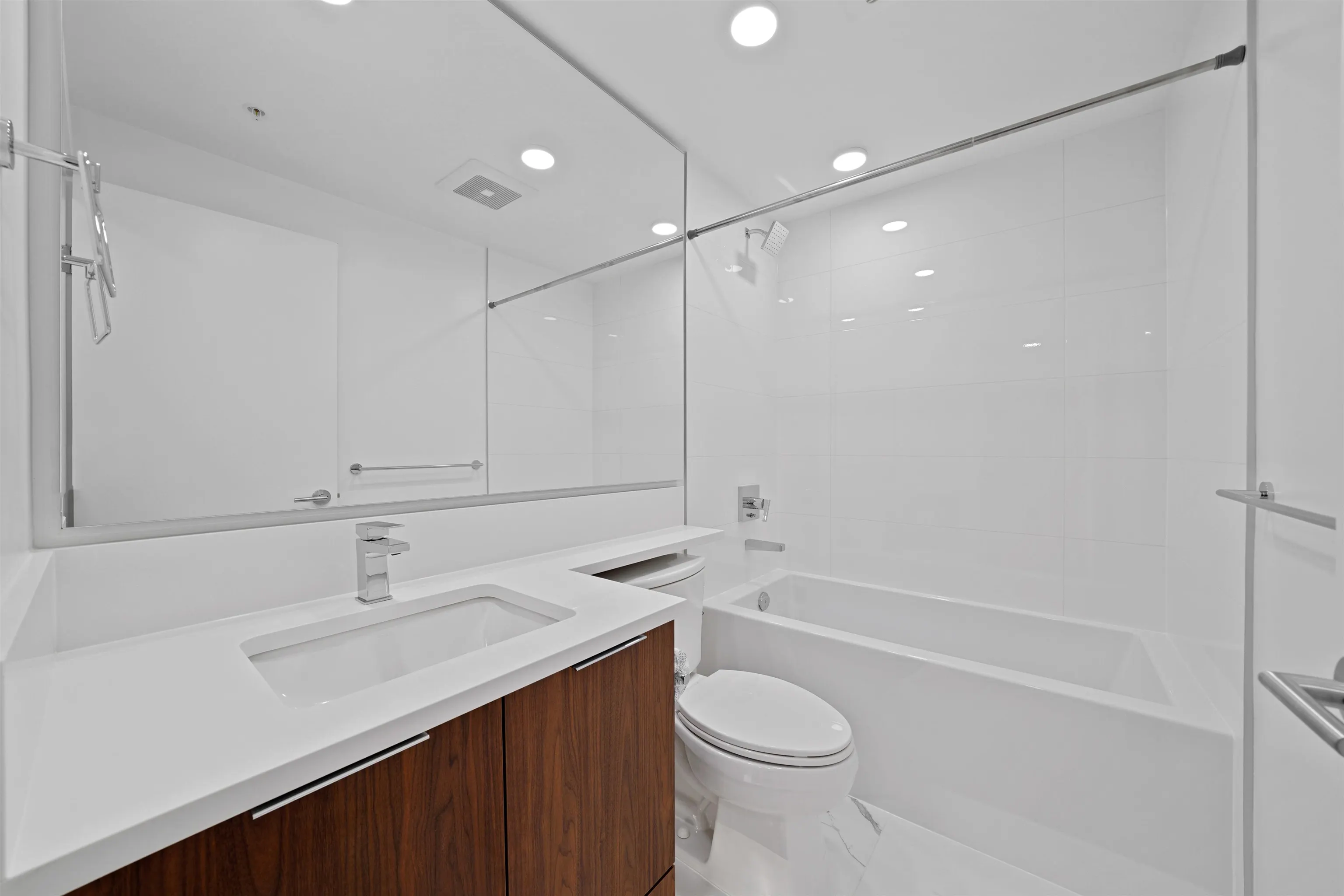 1101 7683 Park Crescent
