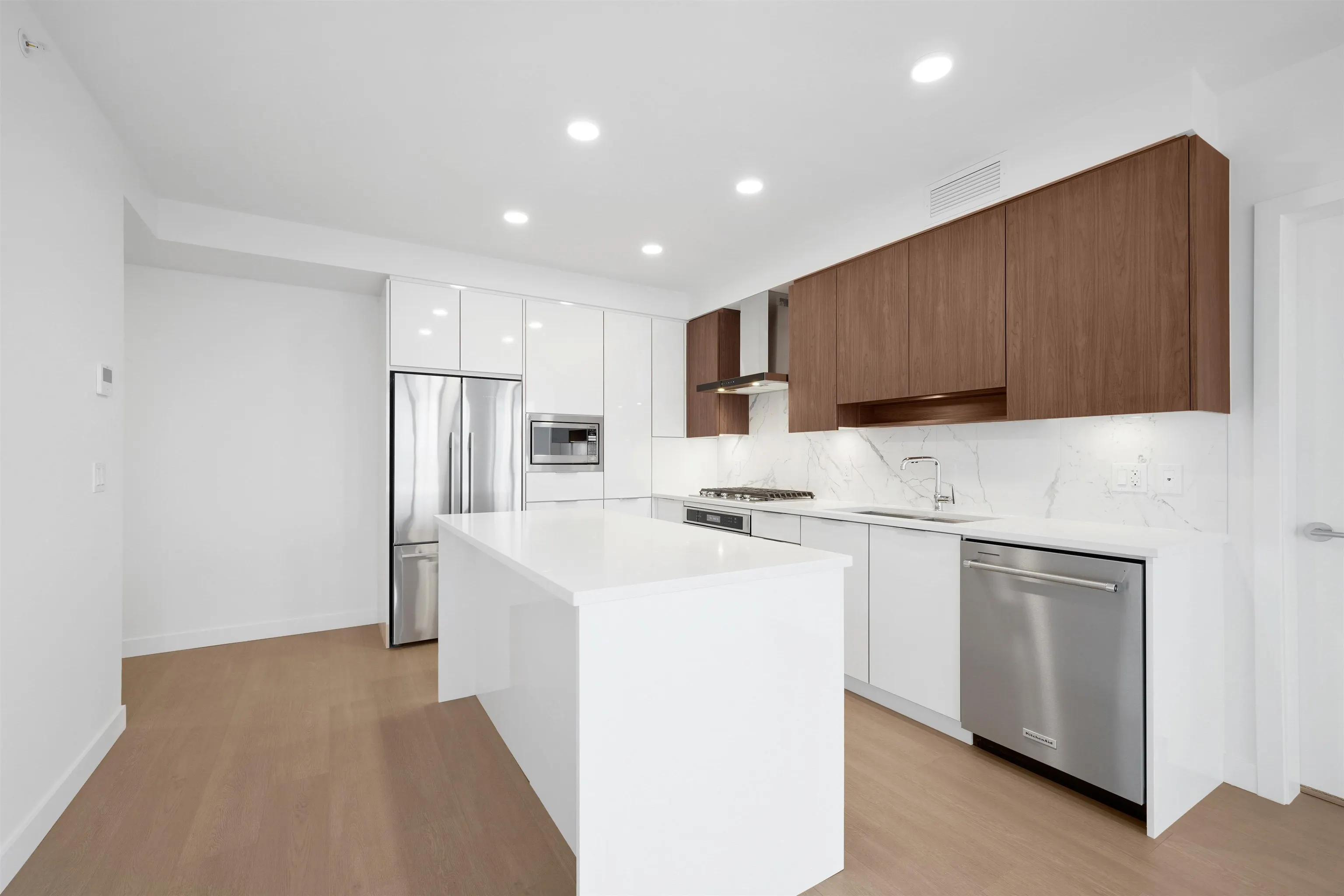 1101 7683 Park Crescent