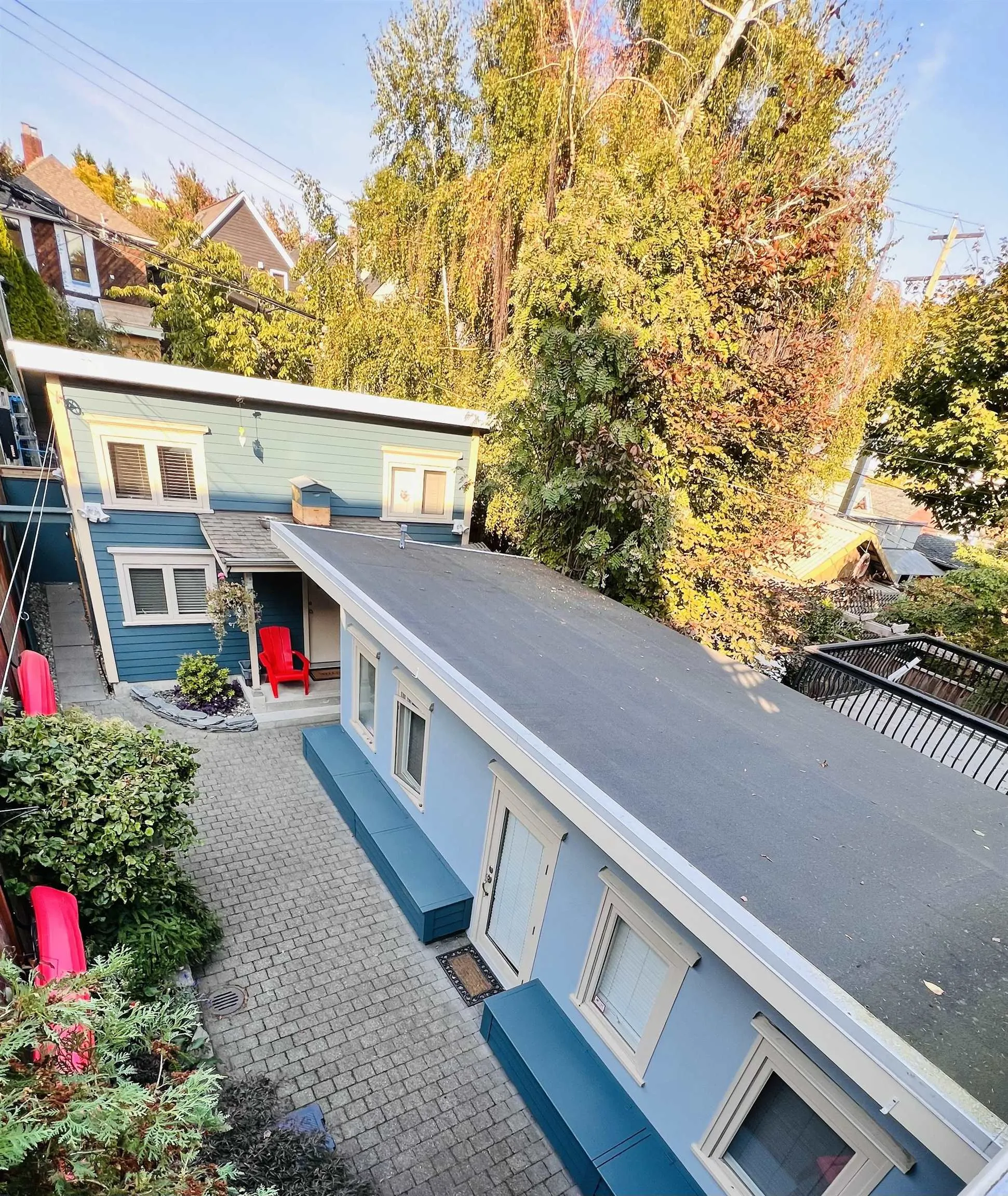 2 709 Keefer Street