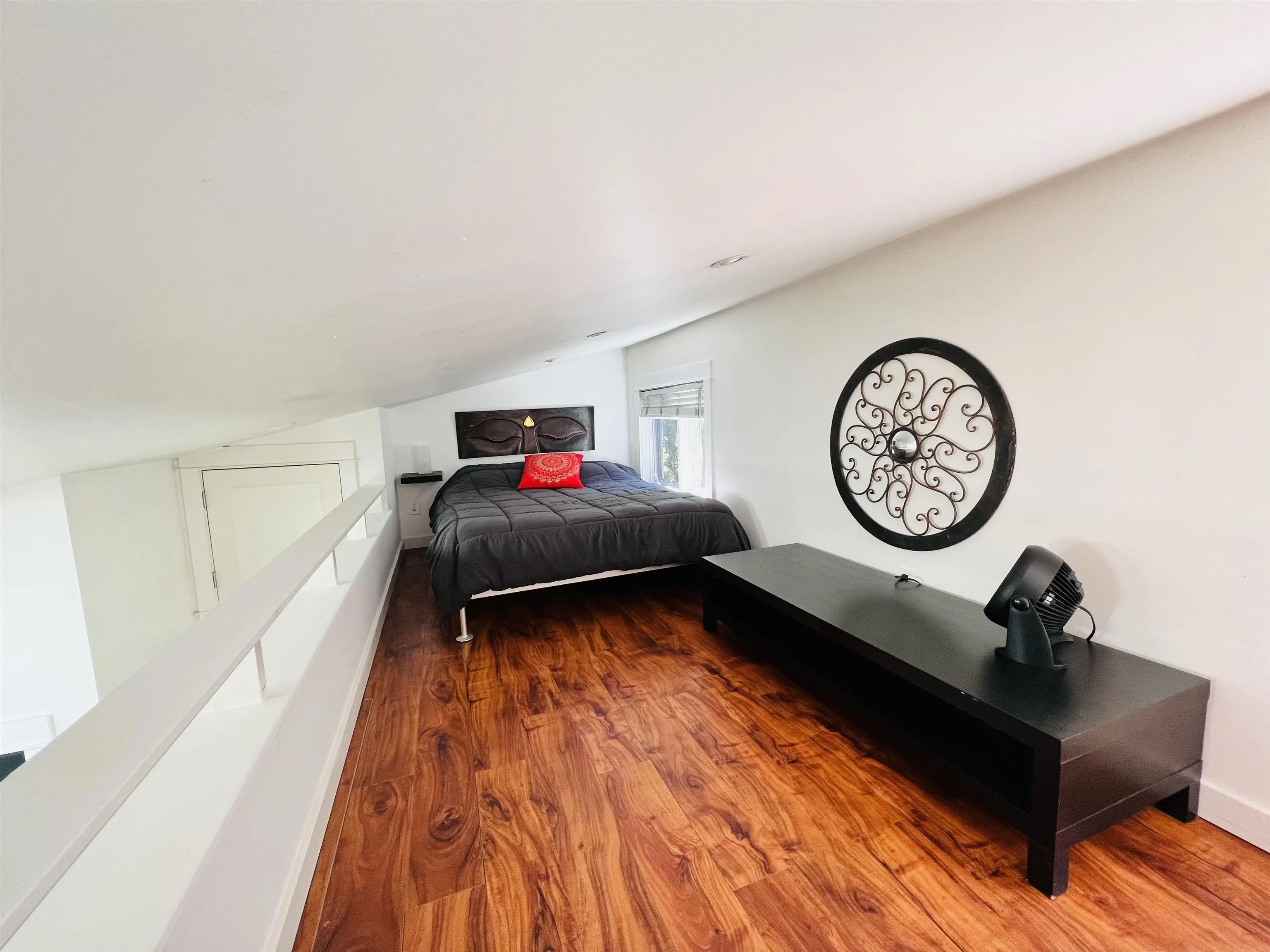 2 709 Keefer Street
