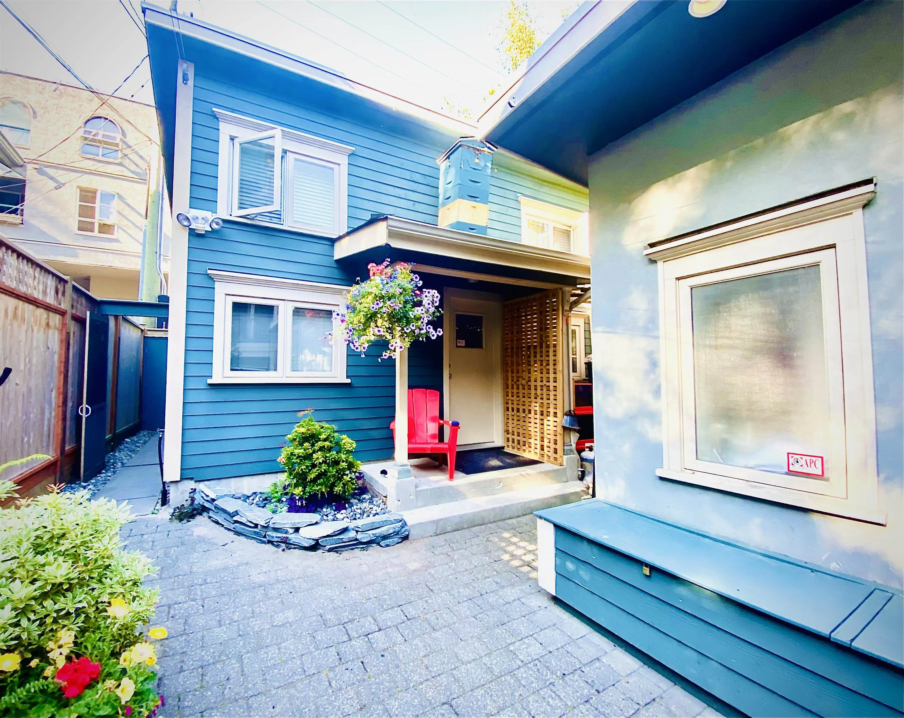 2 709 Keefer Street