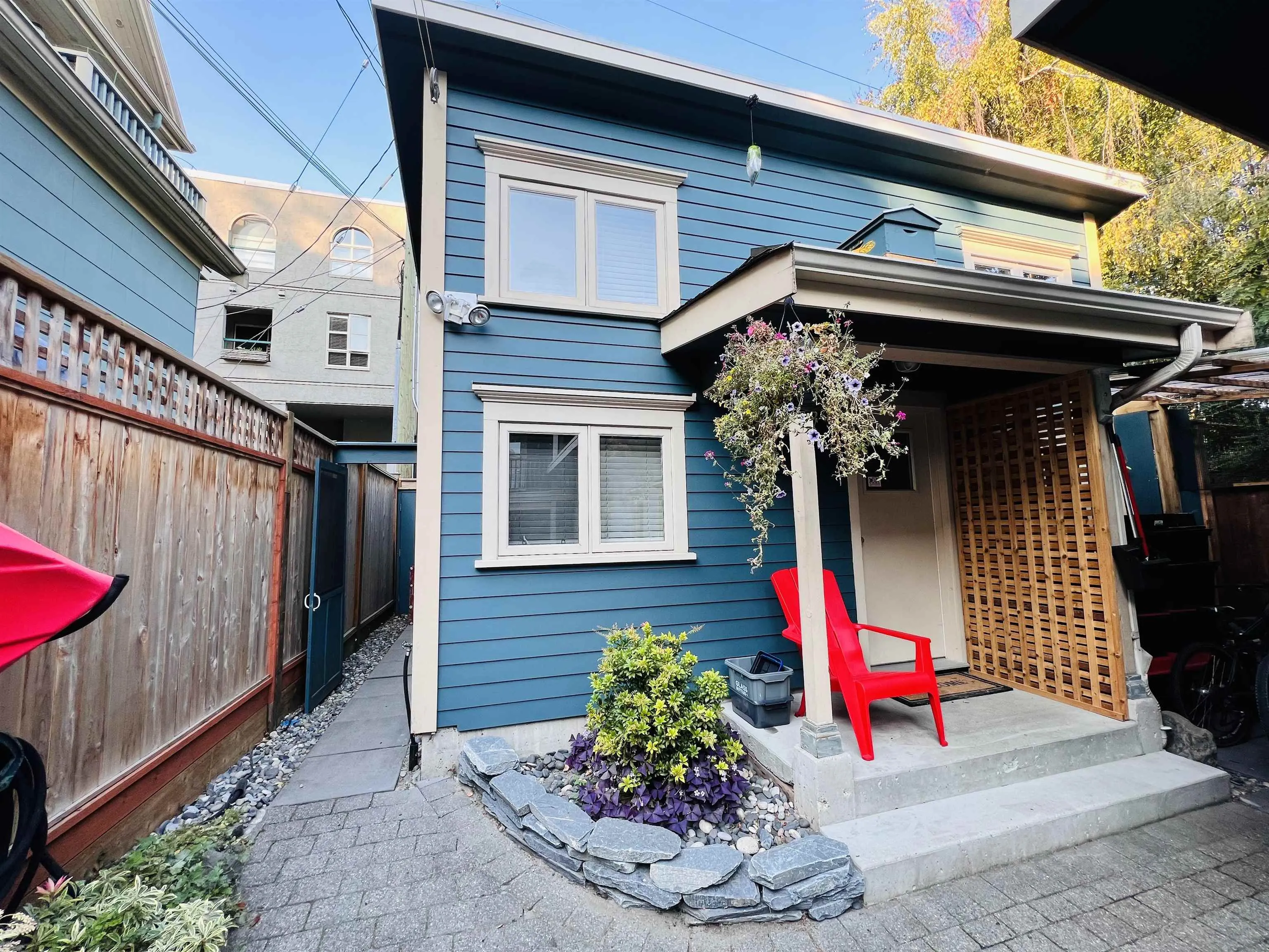 2 709 Keefer Street