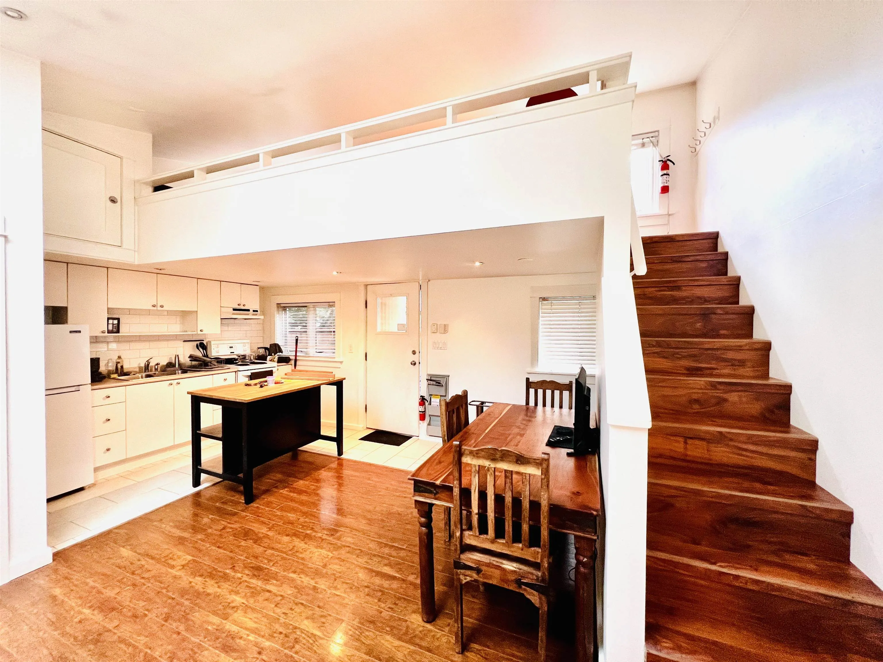 2 709 Keefer Street