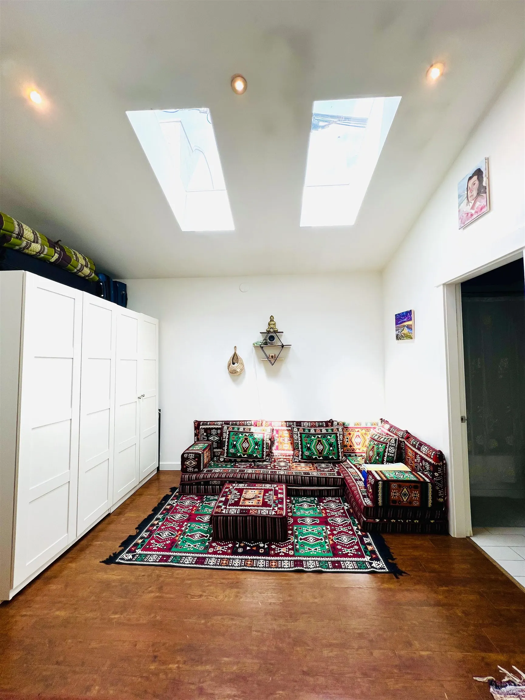 2 709 Keefer Street