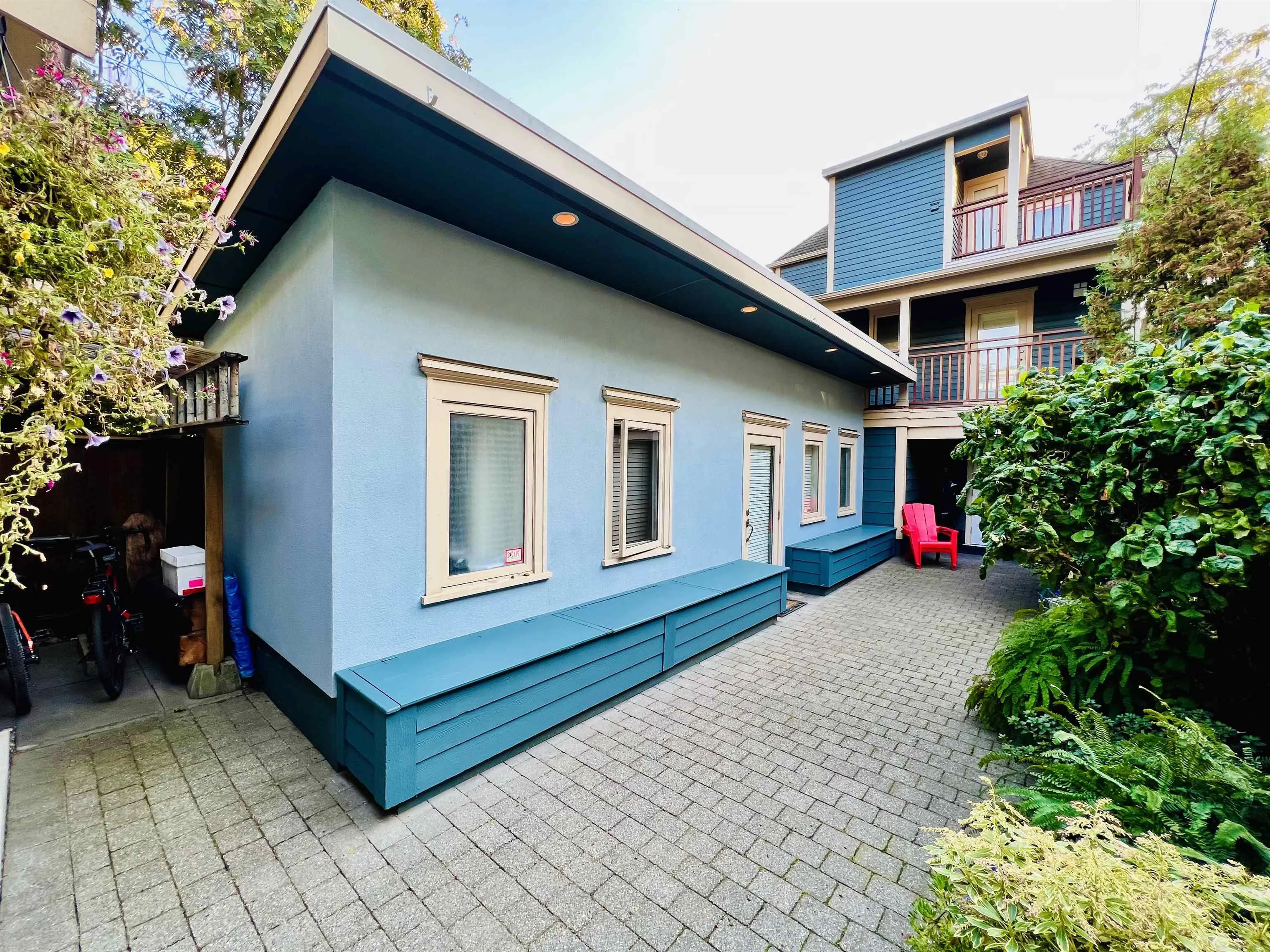 2 709 Keefer Street
