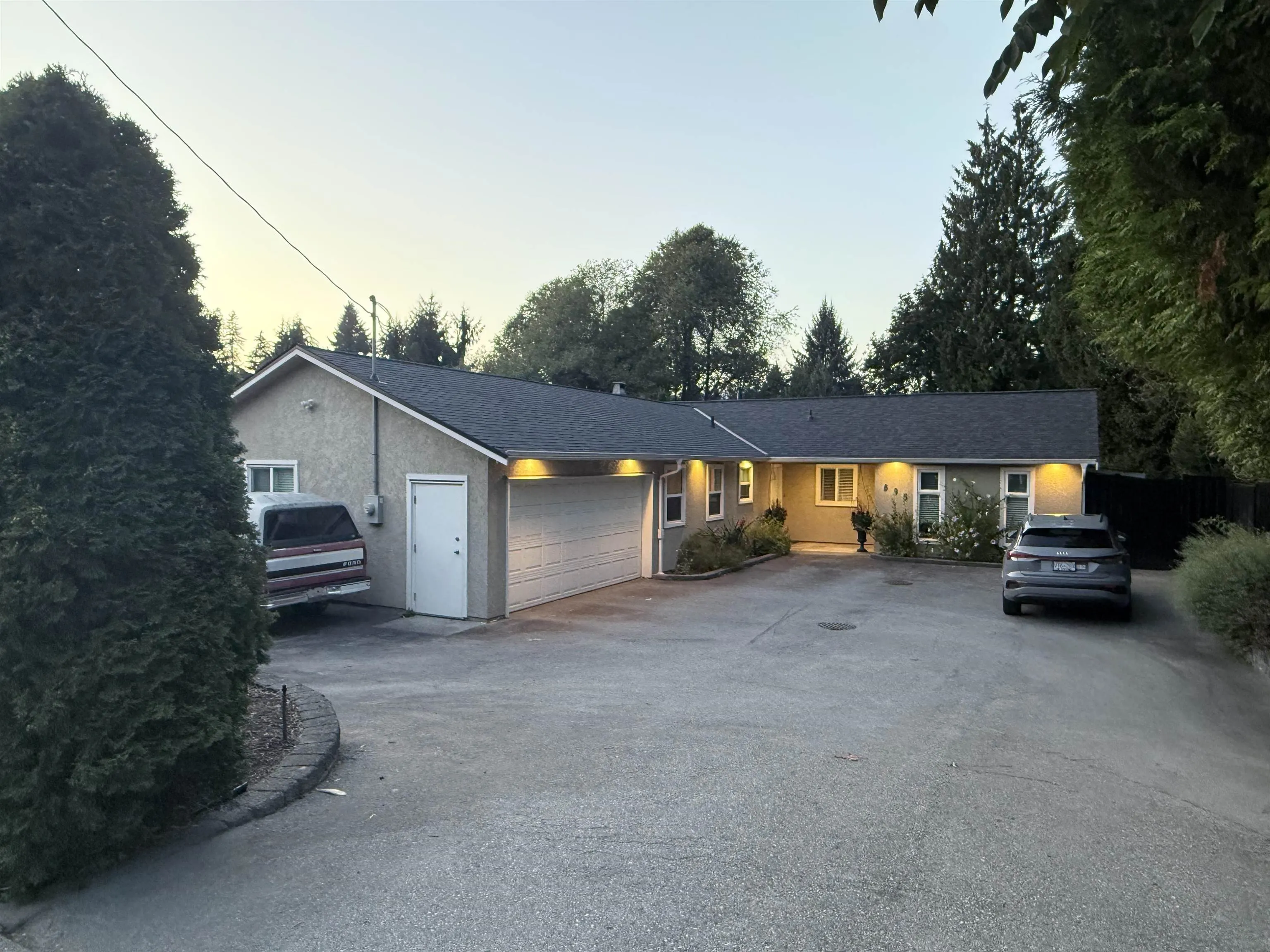 895 Como Lake Avenue