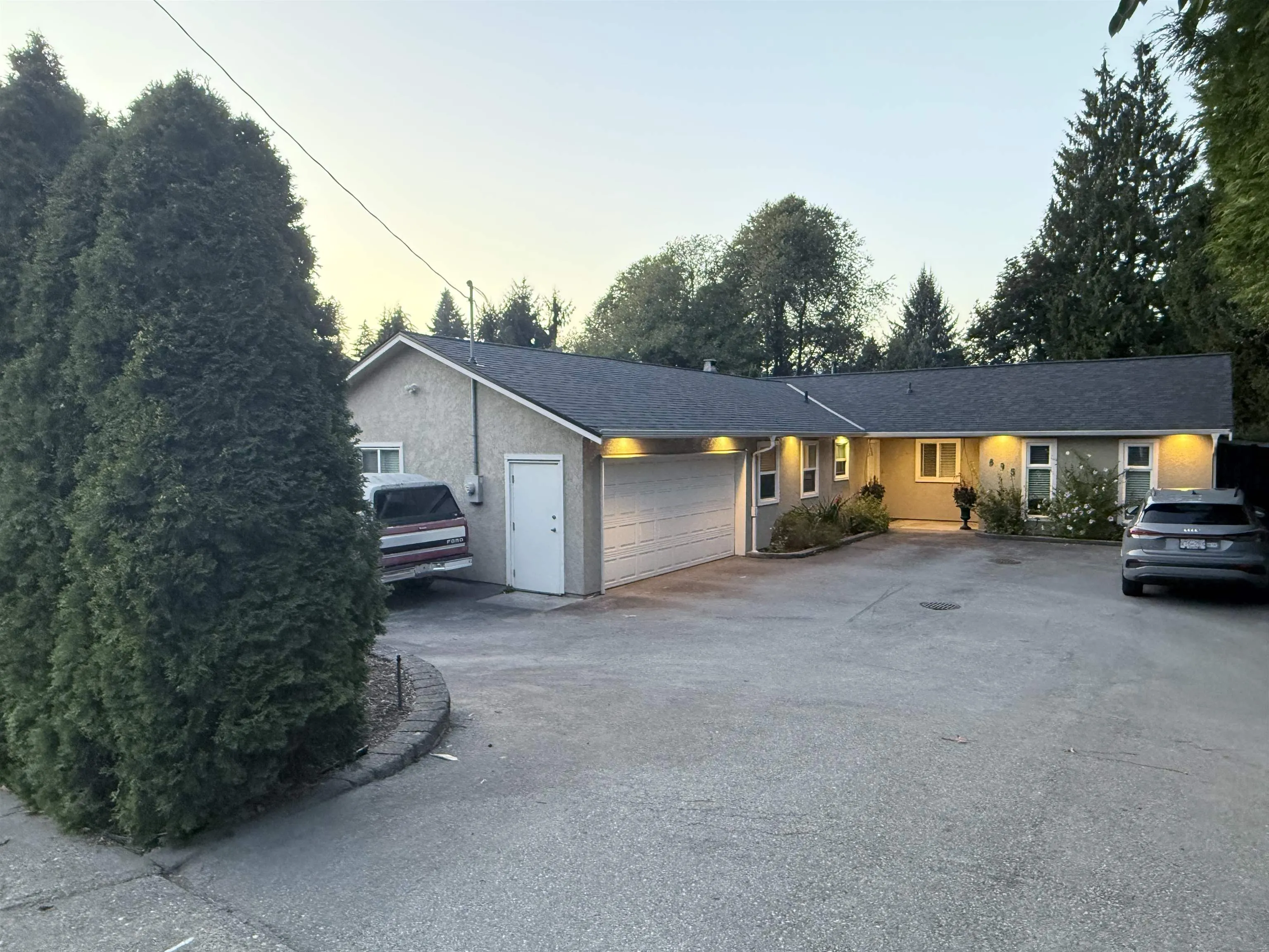 895 Como Lake Avenue