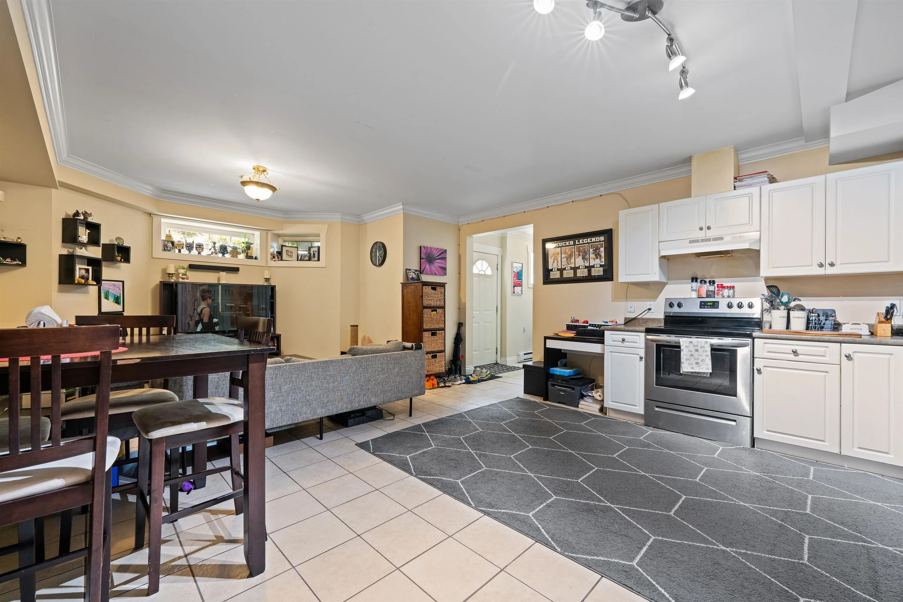 749 E 10th Street