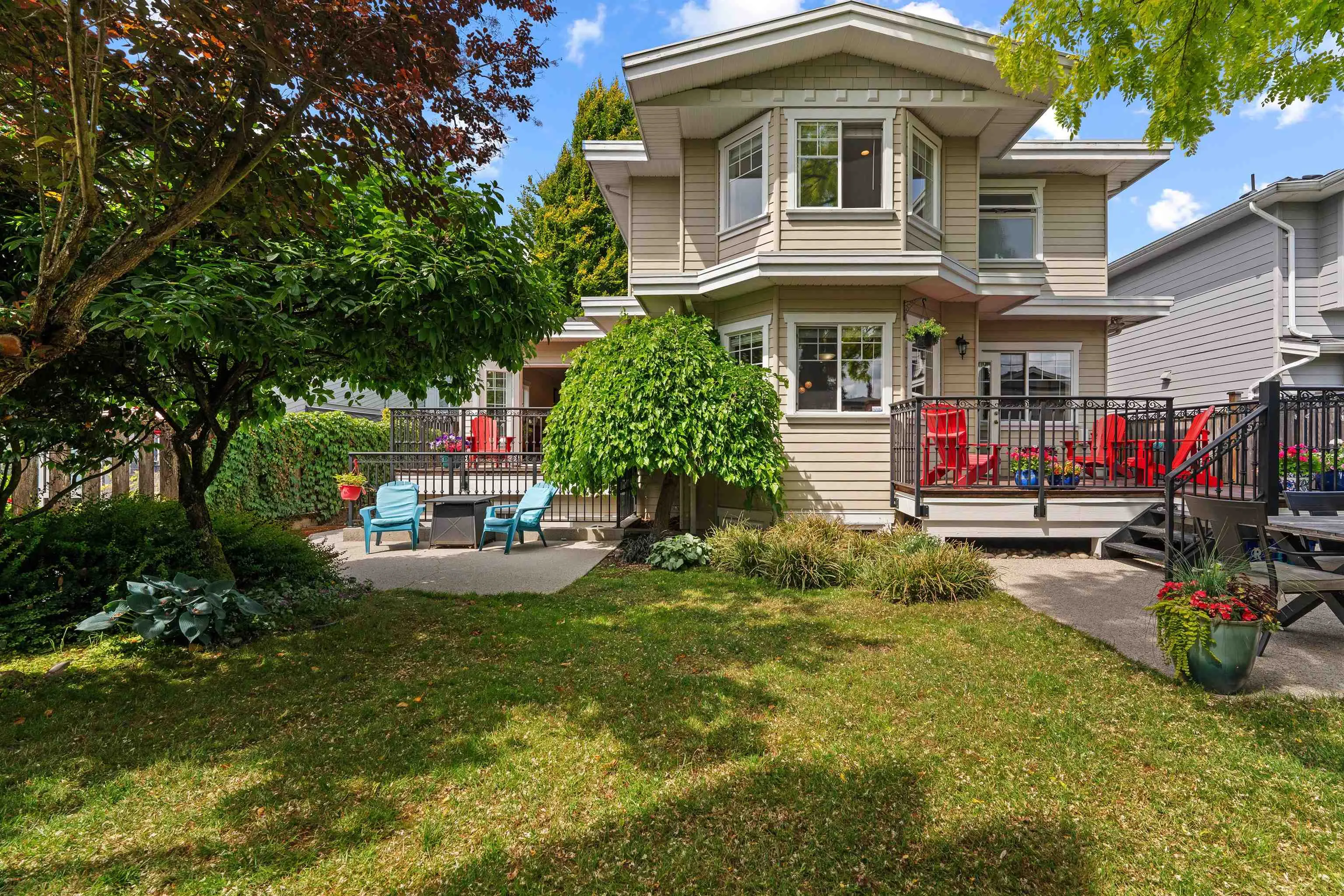 749 E 10th Street