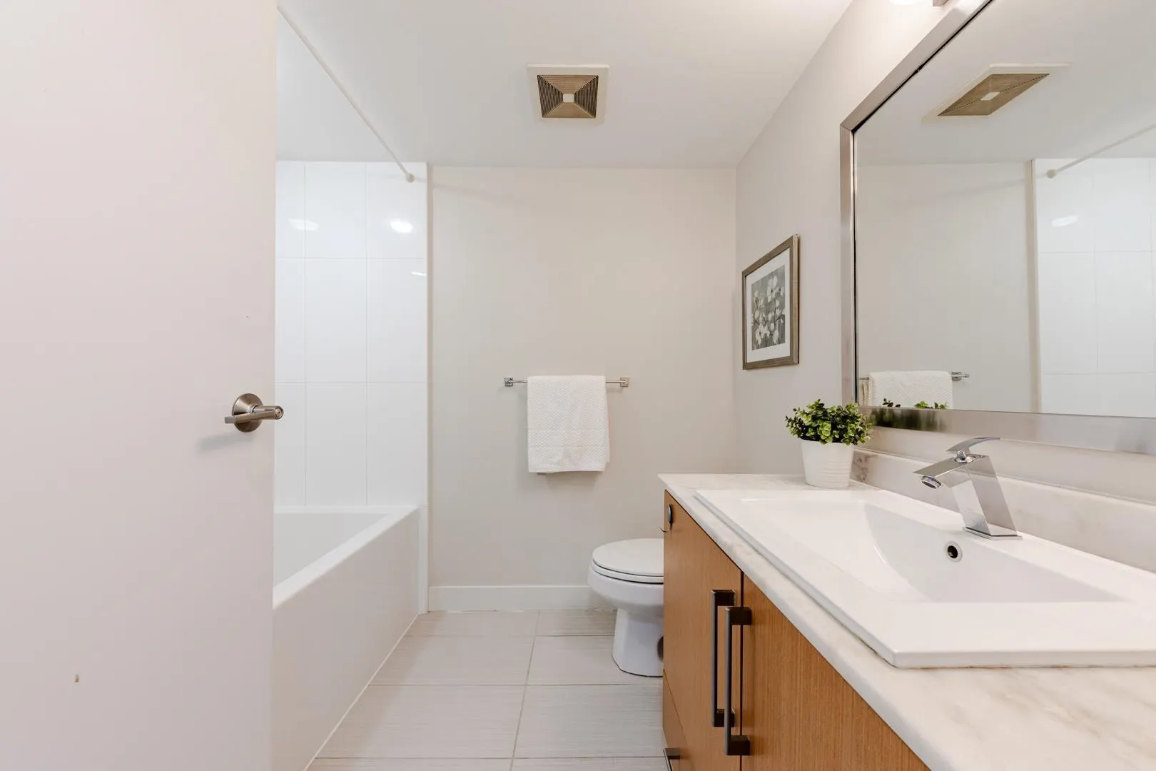 1602 8068 Westminster Highway