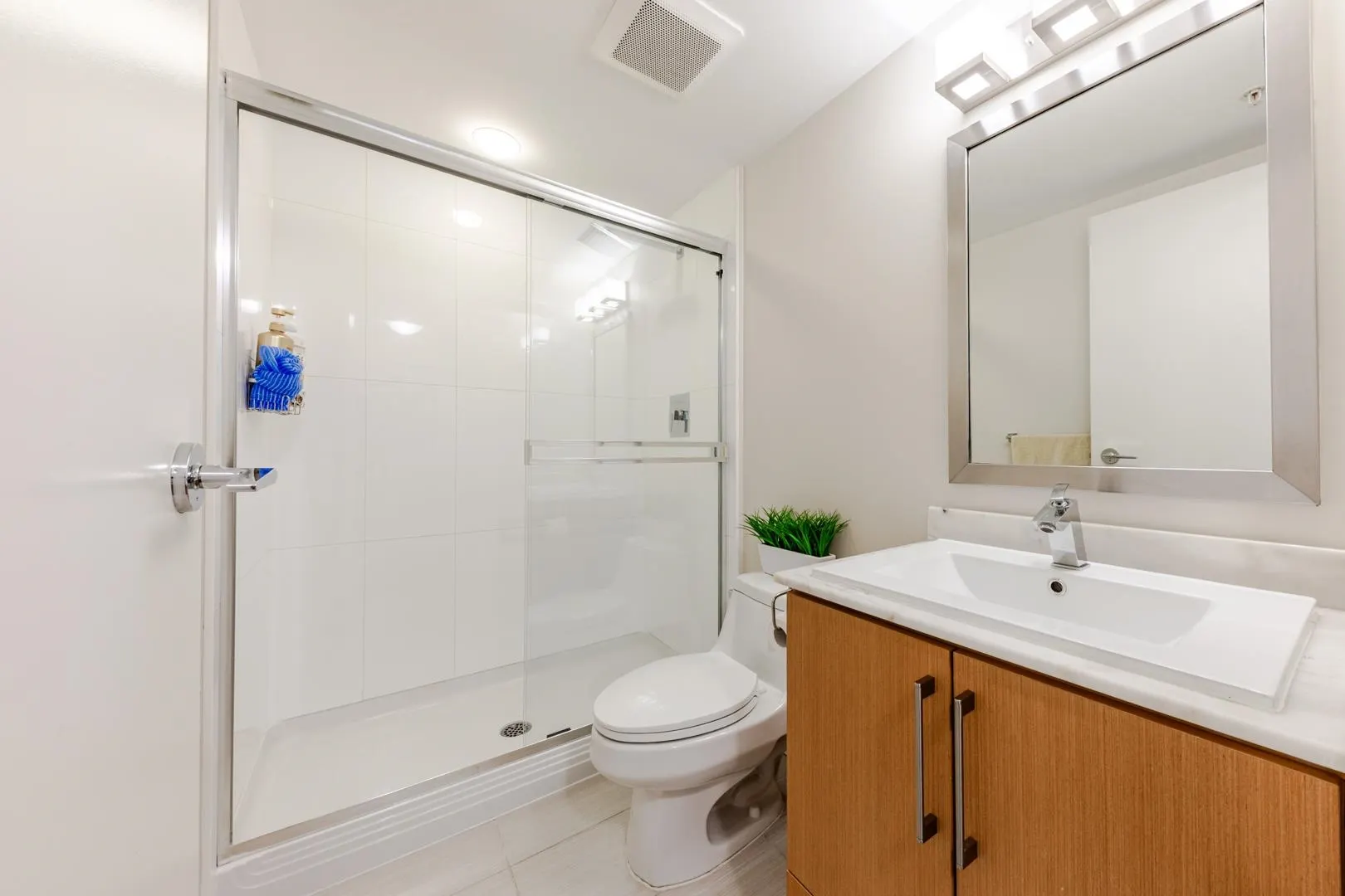 1602 8068 Westminster Highway