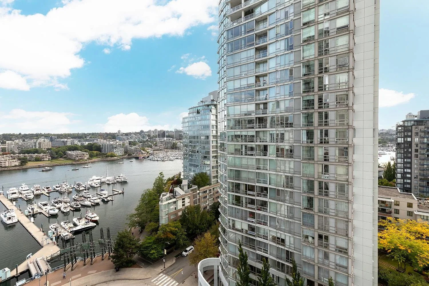 1907 1199 Marinaside Crescent