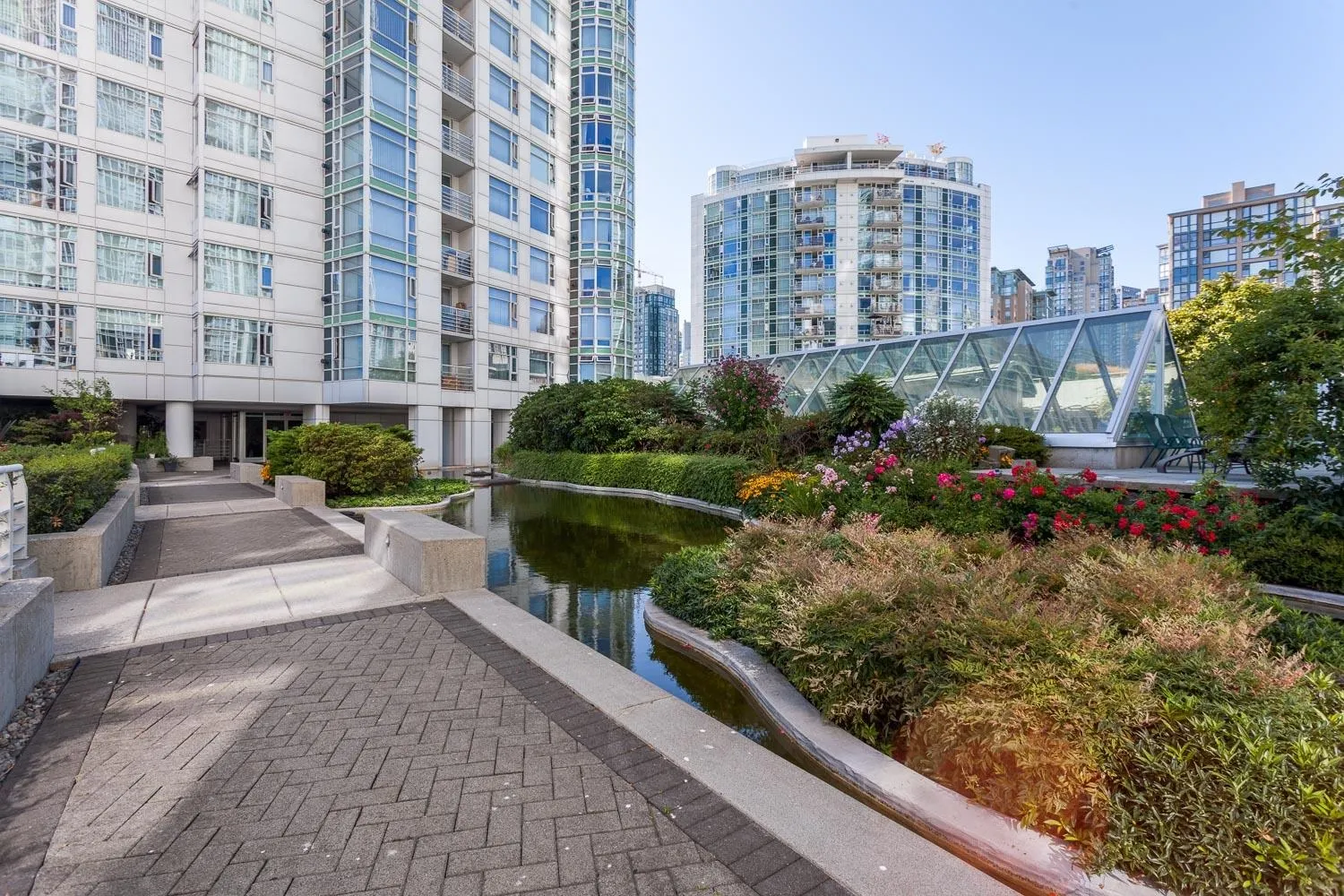 1907 1199 Marinaside Crescent