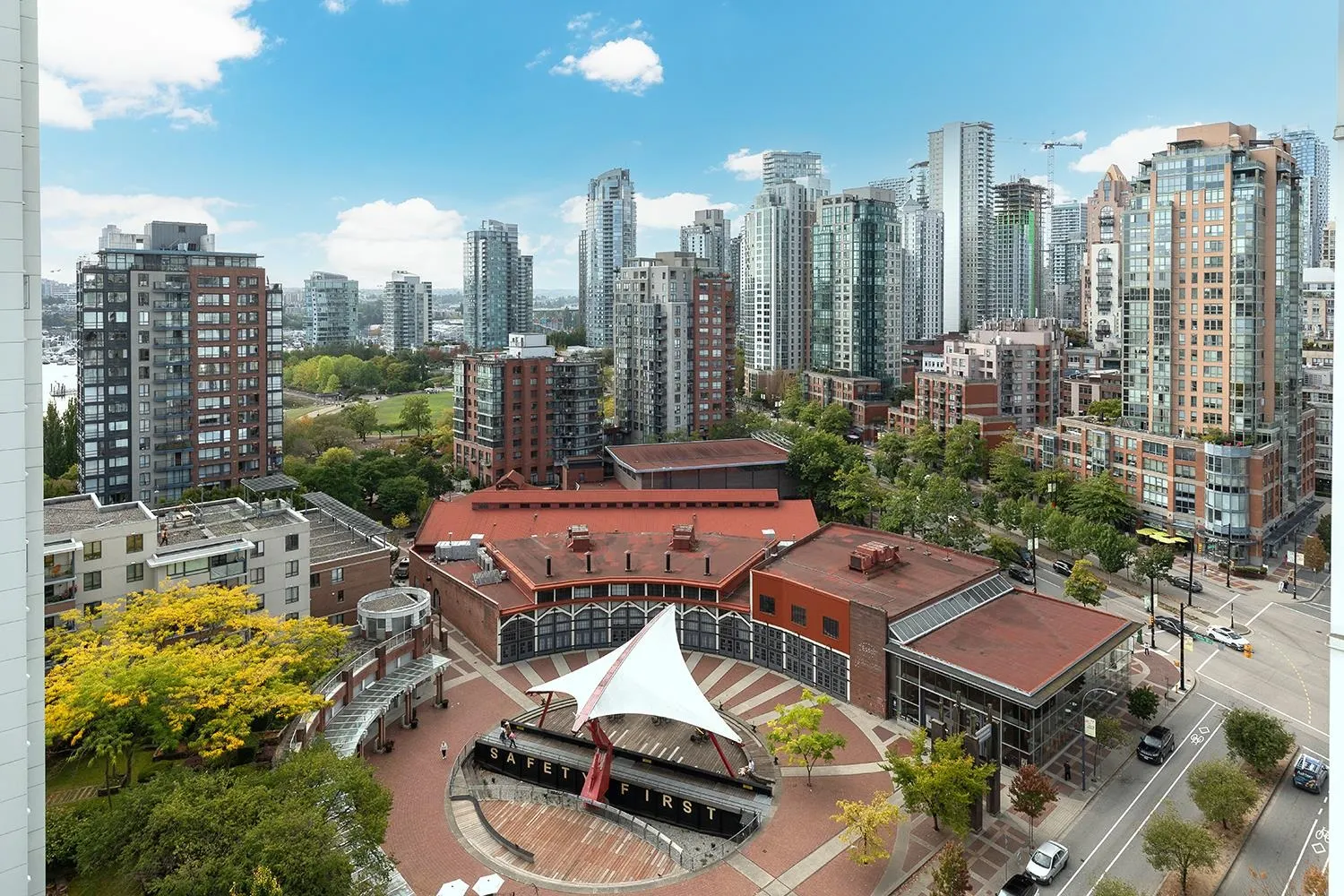 1907 1199 Marinaside Crescent