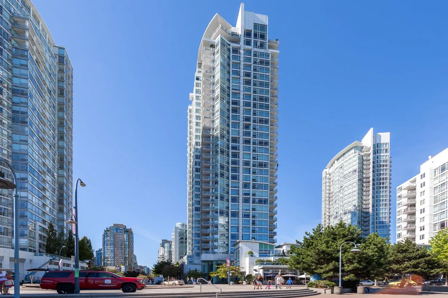 1907 1199 Marinaside Crescent
