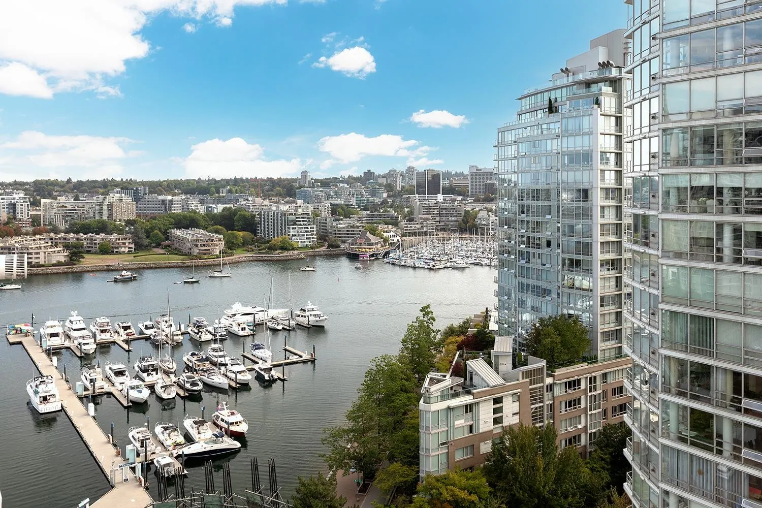 1907 1199 Marinaside Crescent