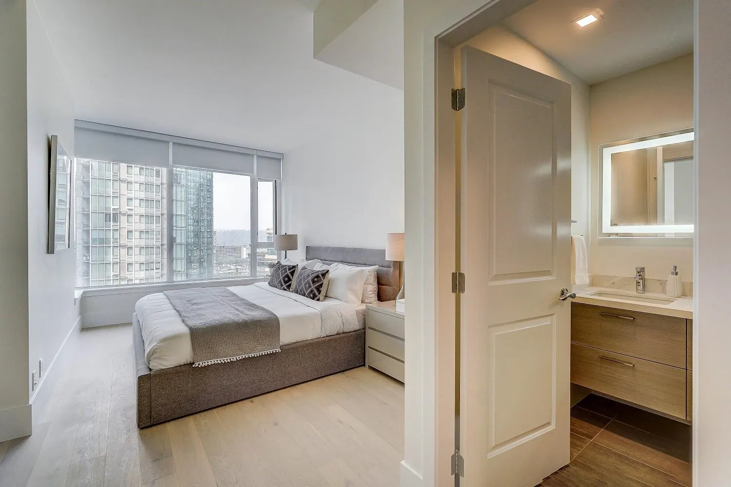 903 1211 Melville Street