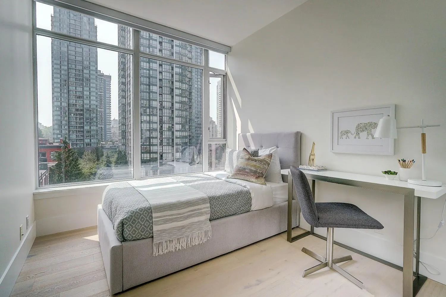 903 1211 Melville Street