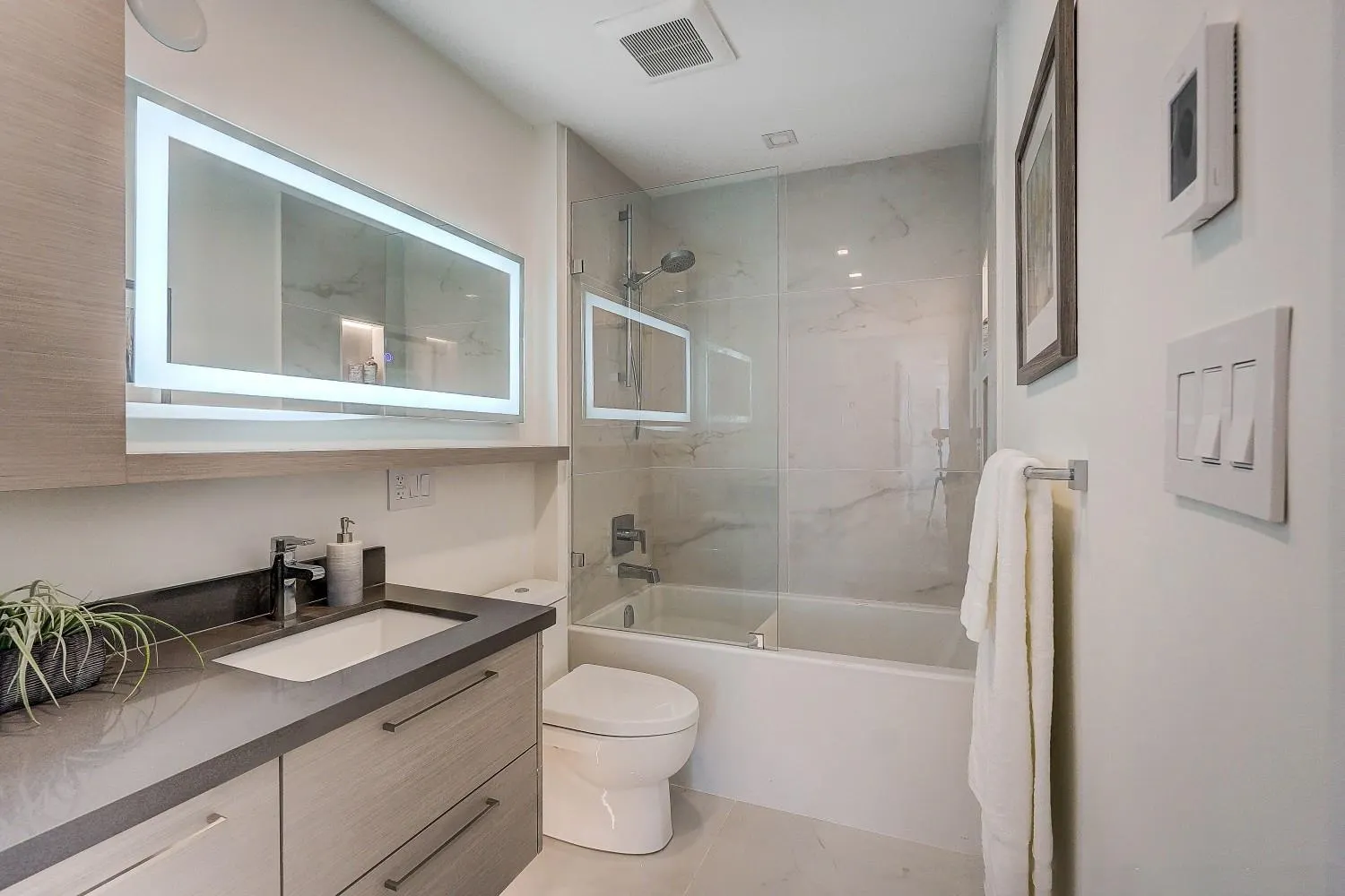 903 1211 Melville Street