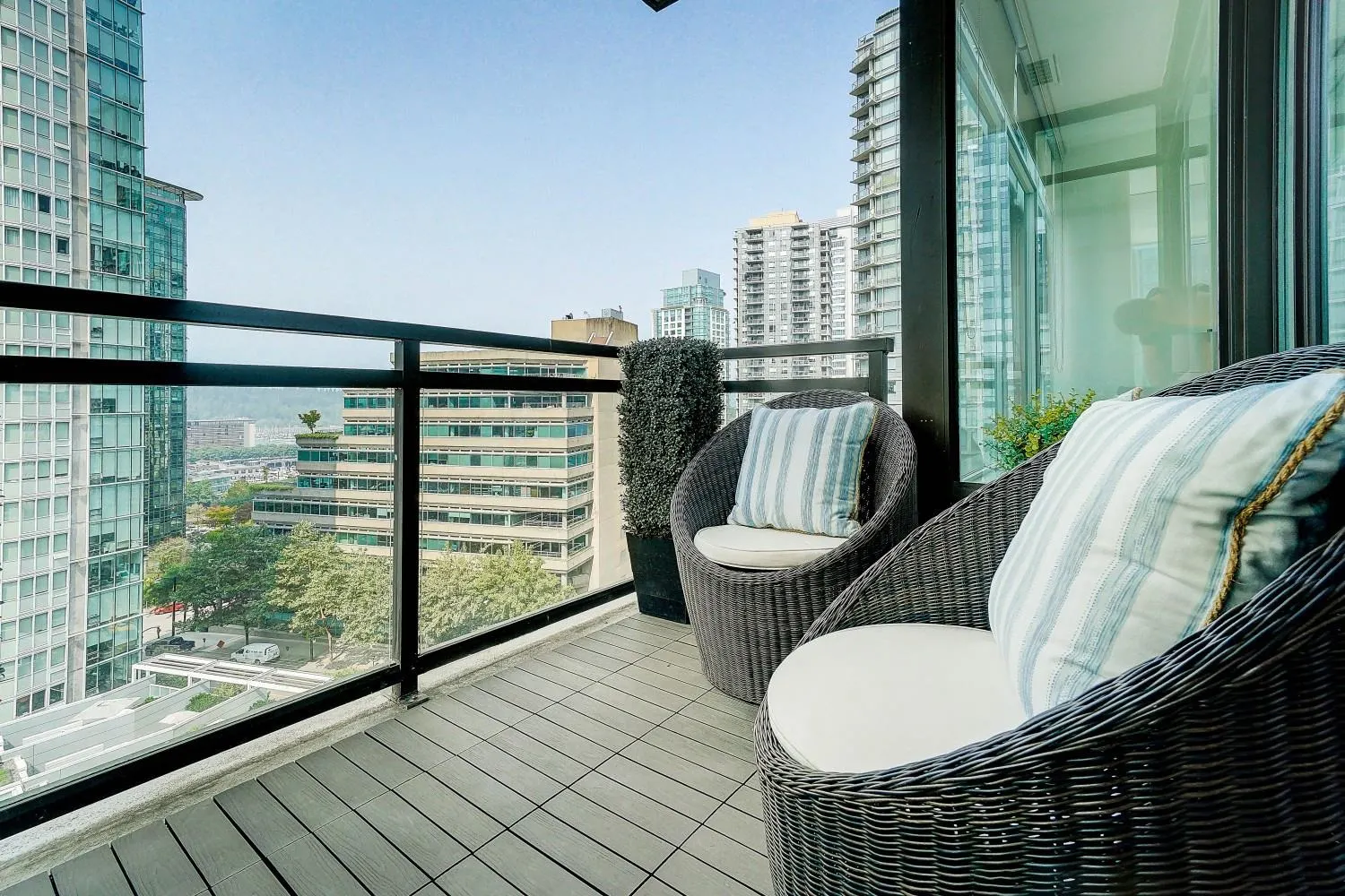 903 1211 Melville Street