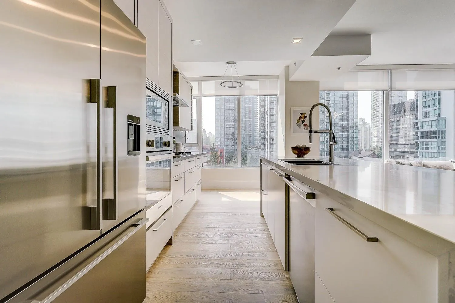 903 1211 Melville Street