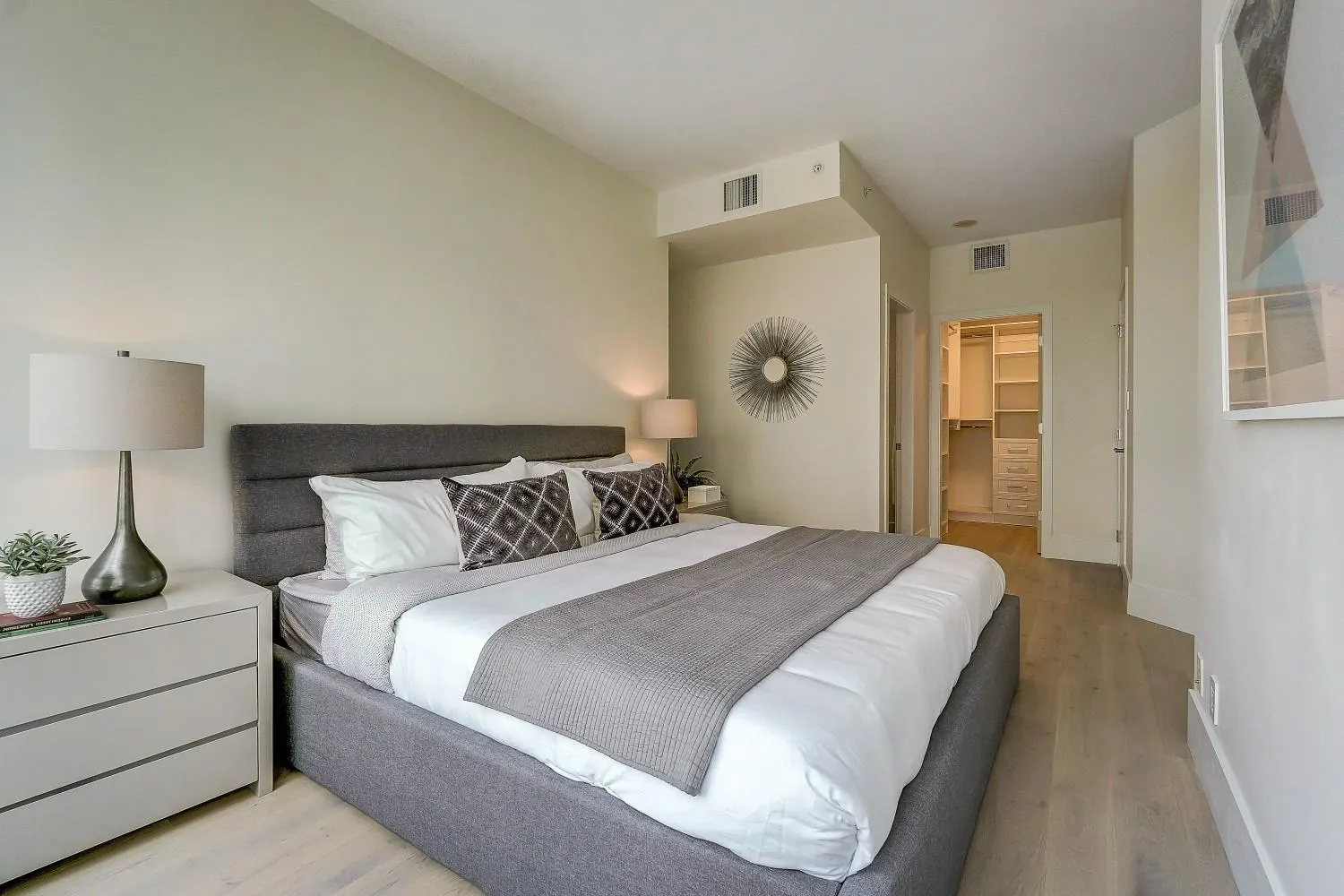 903 1211 Melville Street