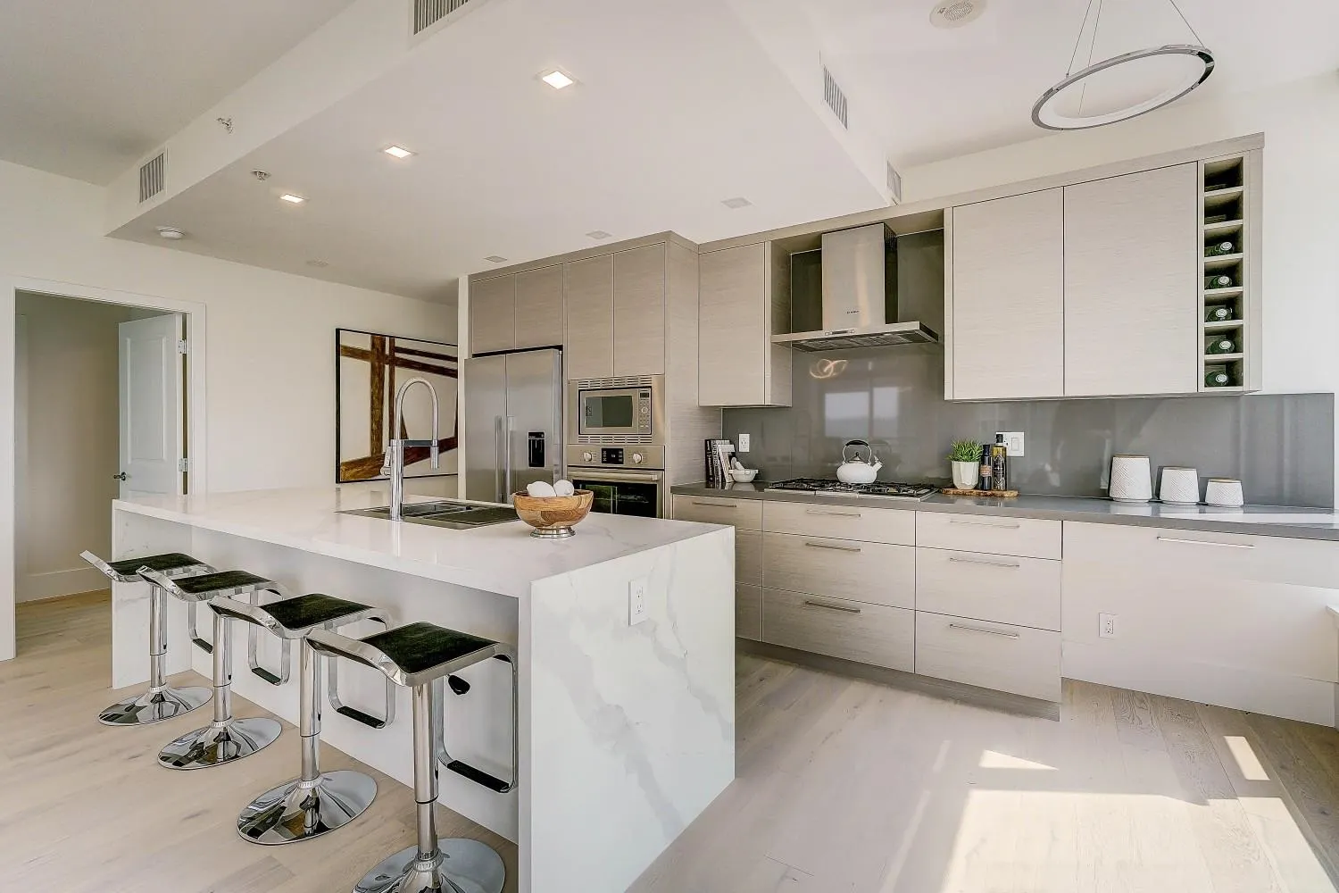 903 1211 Melville Street