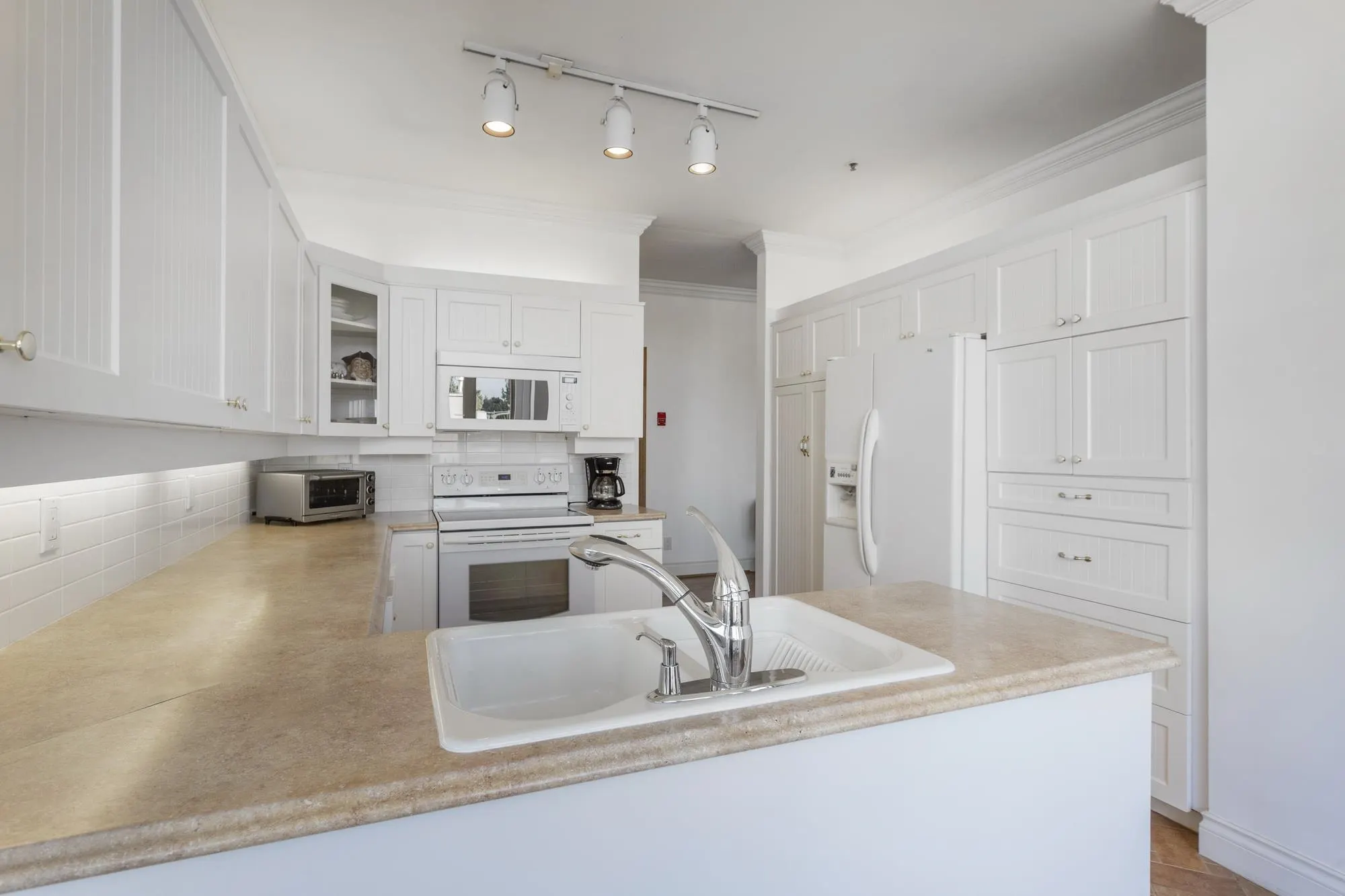 405 3777 W 8th Avenue